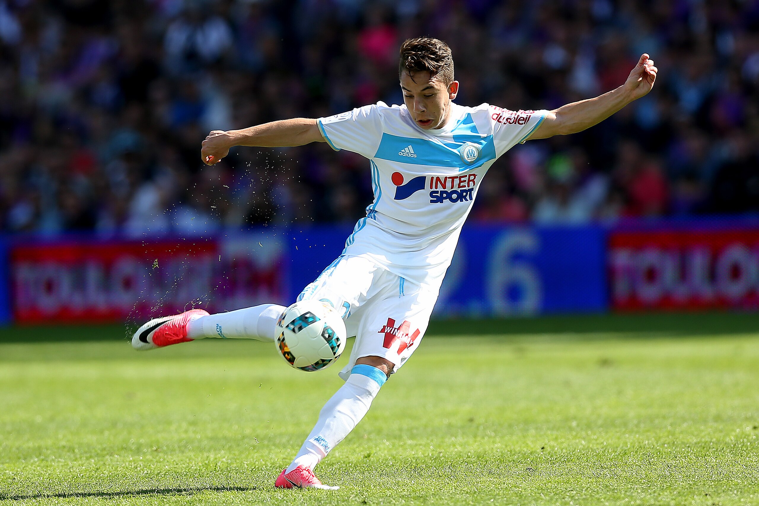 TOULOUSE, FRANCE - APRIL 08:  Maxime Lopez of Marseille in action during the French Ligue 1 match between Toulouse FC and Olympique de Marseille at Stadium Municipal on April 8, 2017 in Toulouse, France.  (Photo by Romain Perrocheau/Getty Images)