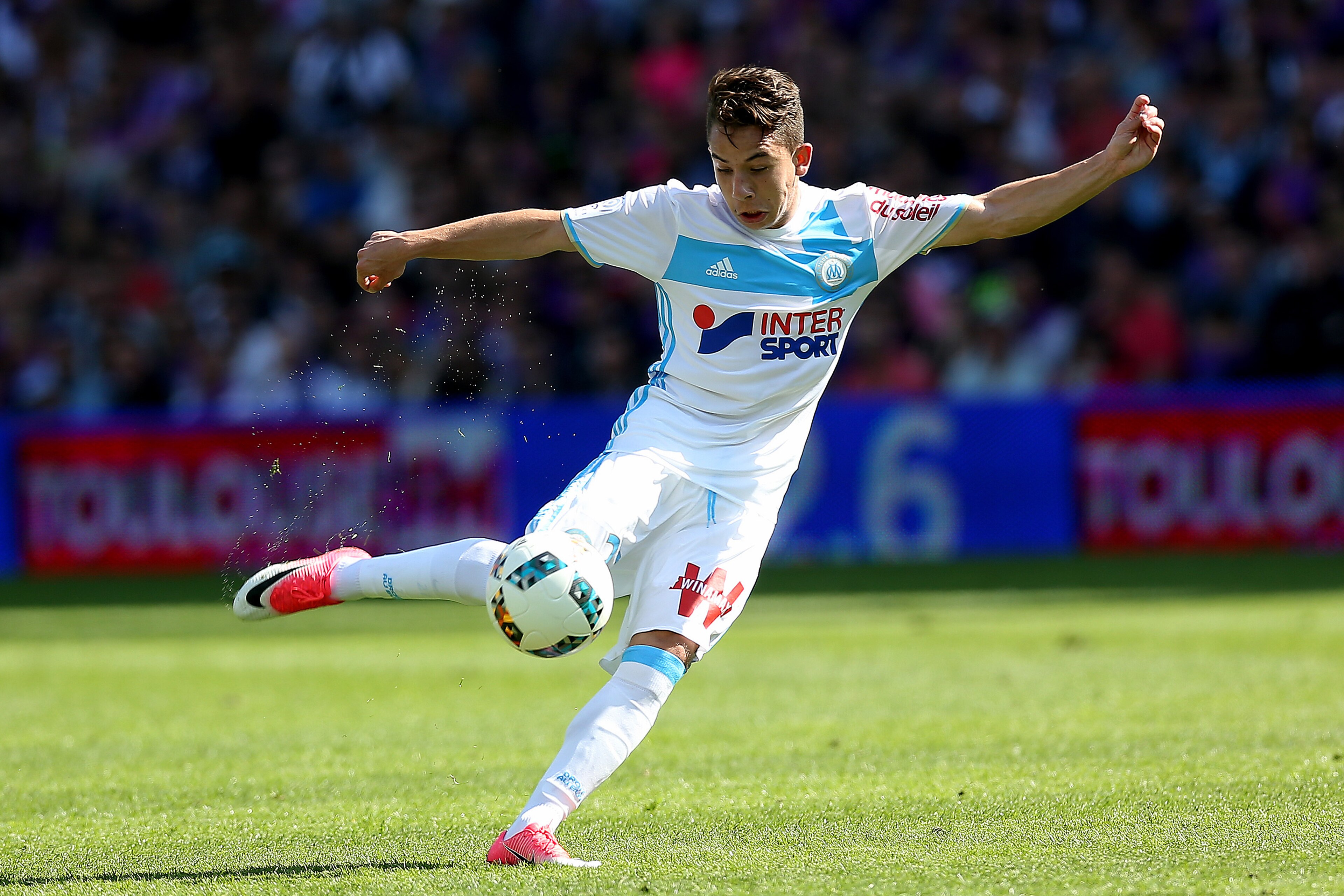 TOULOUSE, FRANCE - APRIL 08:  Maxime Lopez of Marseille in action during the French Ligue 1 match between Toulouse FC and Olympique de Marseille at Stadium Municipal on April 8, 2017 in Toulouse, France.  (Photo by Romain Perrocheau/Getty Images)