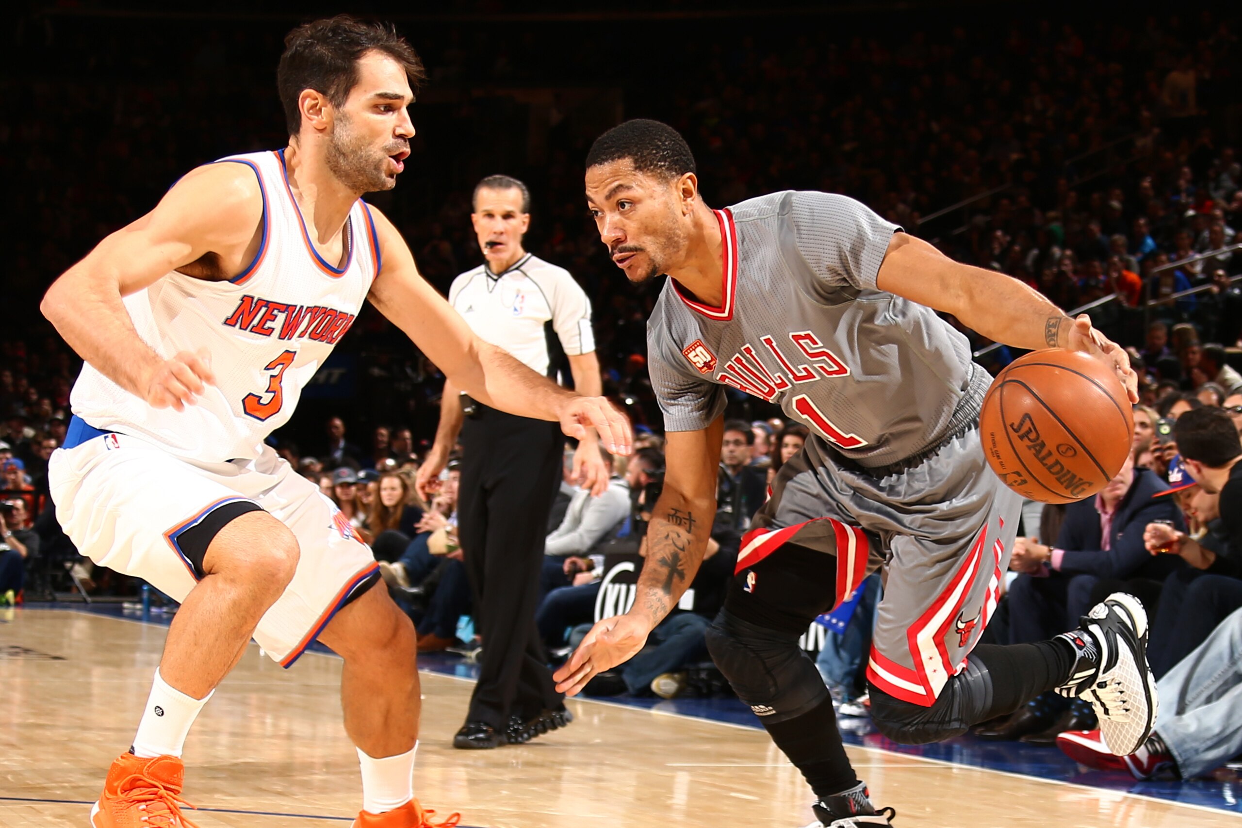 NEW YORK, NY - DECEMBER 19: Derrick Rose #1 of the Chicago Bulls drives to the basket against Jose Calderon #3 of the New York Knicks during the game on December 19, 2015 at Madison Square Garden in New York, New York. NOTE TO USER: User expressly acknowl