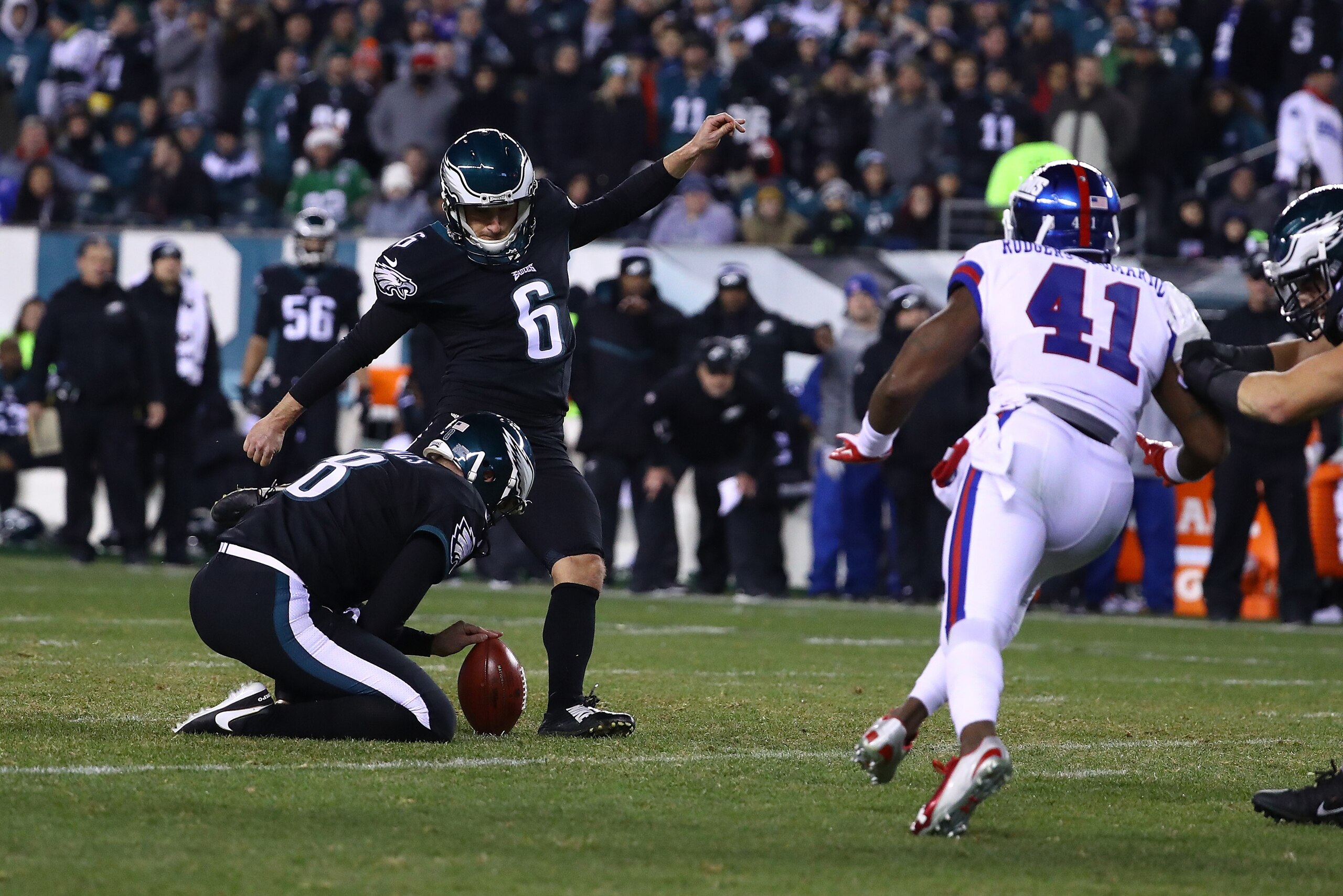 PHILADELPHIA, PA - DECEMBER 22: Caleb Sturgis #6 of the Philadelphia Eagles in action against the New York Giants during their game at Lincoln Financial Field on December 22, 2016 in Philadelphia, Pennsylvania.  (Photo by Al Bello/Getty Images)