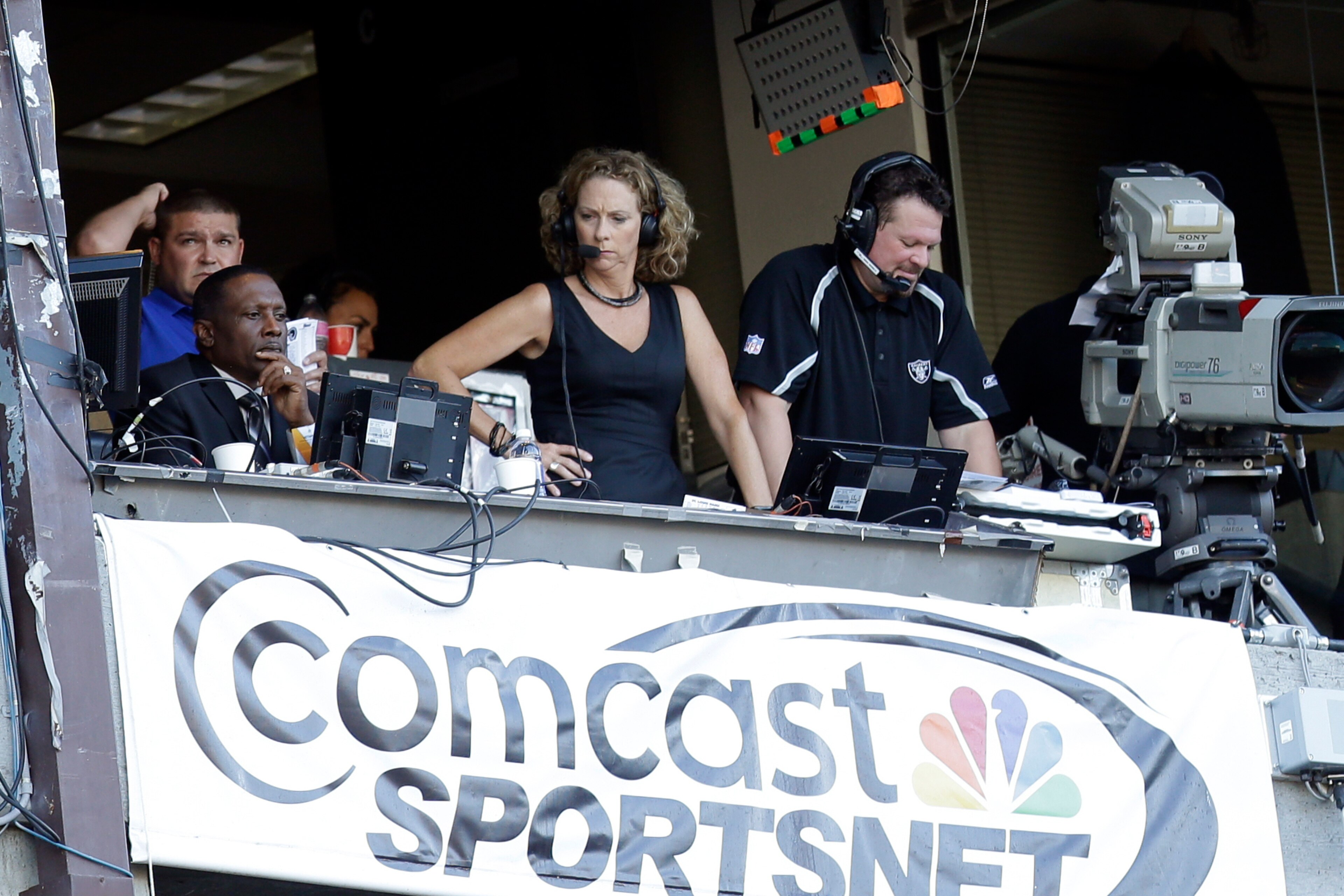 Having covered the Raiders on TV since 2015 and college football for ESPN since 2005, Beth Mowins is well-acquainted with the speed and dexterity needed to broadcast any game. Having covered the Raiders on TV since 2015 and college football for ESPN since 2005, Beth Mowins is well-acquainted with the speed and dexterity needed to broadcast any game.