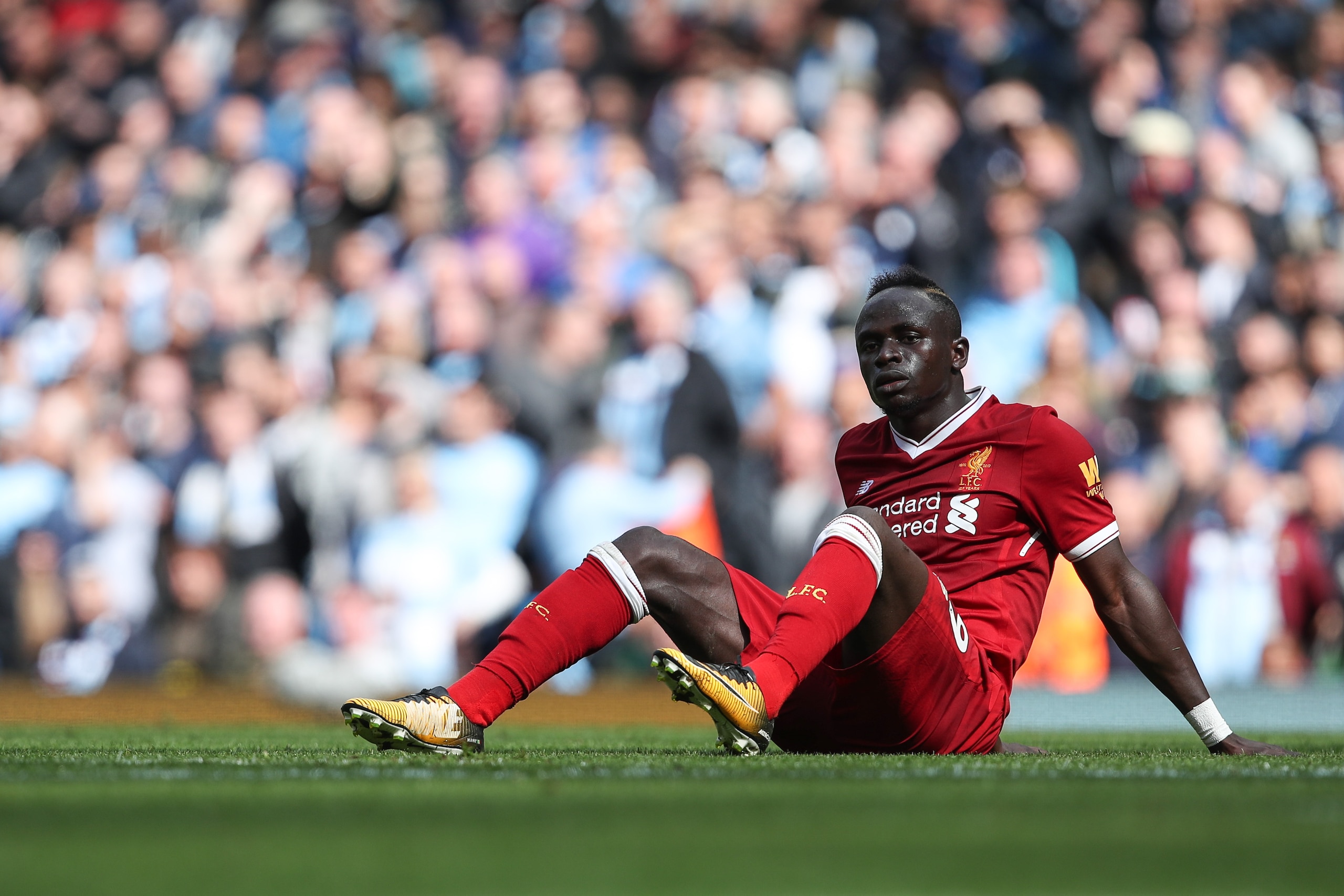 MANCHESTER, ENGLAND - SEPTEMBER 09: Sadio Mane of Liverpool reacts after being sent off during the Premier League match between Manchester City and Liverpool at Etihad Stadium on September 9, 2017 in Manchester, England. (Photo by Robbie Jay Barratt - AMA MANCHESTER, ENGLAND - SEPTEMBER 09: Sadio Mane of Liverpool reacts after being sent off during the Premier League match between Manchester City and Liverpool at Etihad Stadium on September 9, 2017 in Manchester, England. (Photo by Robbie Jay Barratt - AMA