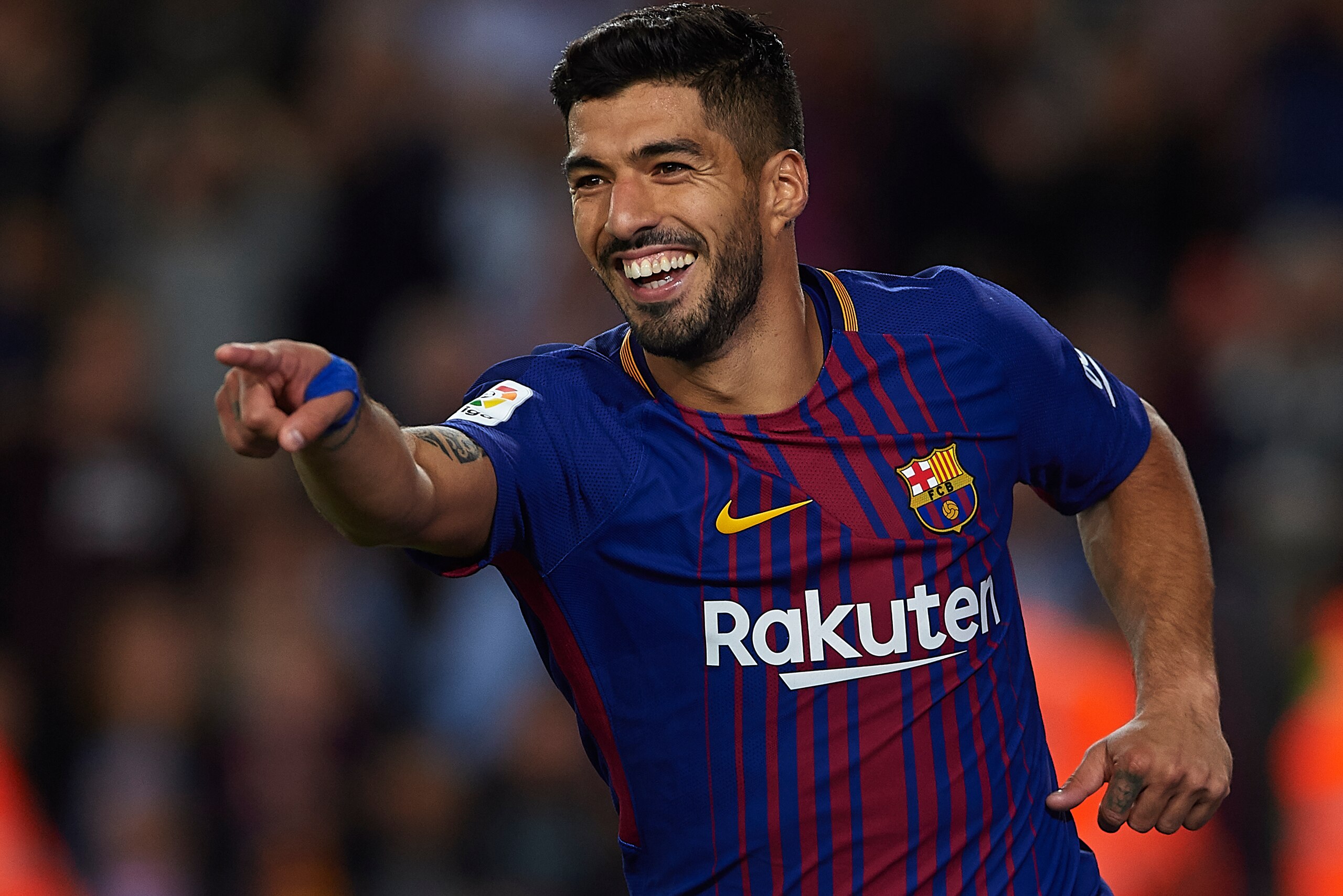 BARCELONA, SPAIN - SEPTEMBER 09:  Luis Suarez of Barcelona celebrates scoring his team's fifth goal during the La Liga match between Barcelona and Espanyol at Camp Nou on September 9, 2017 in Barcelona, Spain.  (Photo by Manuel Queimadelos Alonso/Getty Im