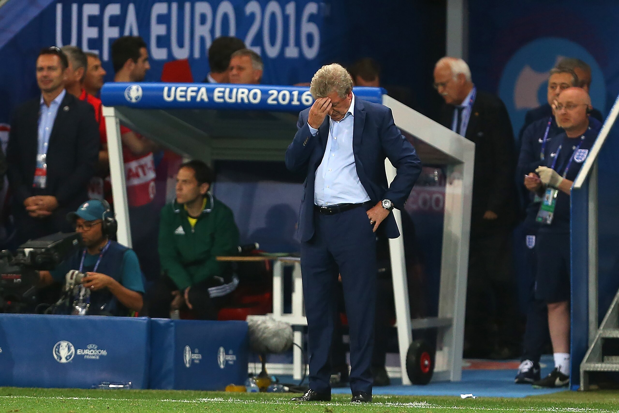 NICE, FRANCE - JUNE 27:  England Head Coach / Manager Roy Hodgson reacts during the UEFA Euro 2016 Round of 16 match between England and Iceland at Allianz Riviera Stadium on June 27, 2016 in Nice, France.  (Photo by Catherine Ivill - AMA/Getty Images)