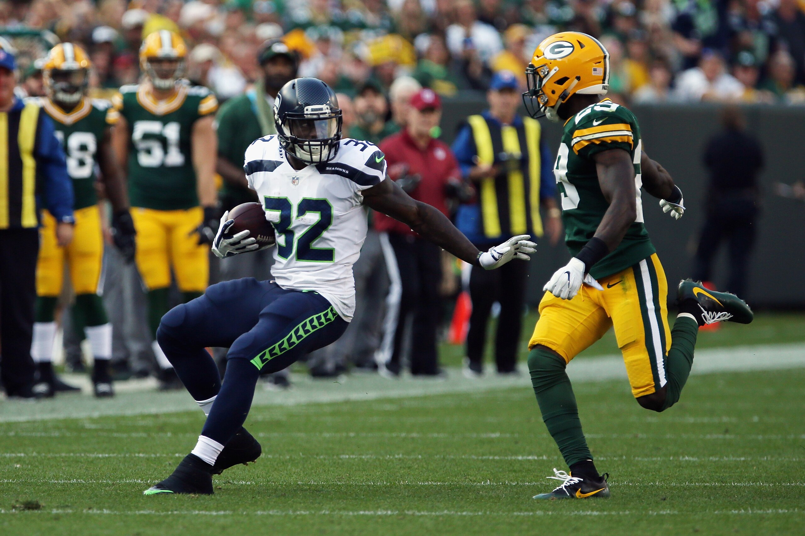 GREEN BAY, WI - SEPTEMBER 10:  Chris Carson #32 of the Seattle Seahawks runs with the ball during the second half against the Green Bay Packers at Lambeau Field on September 10, 2017 in Green Bay, Wisconsin.  (Photo by Dylan Buell/Getty Images)