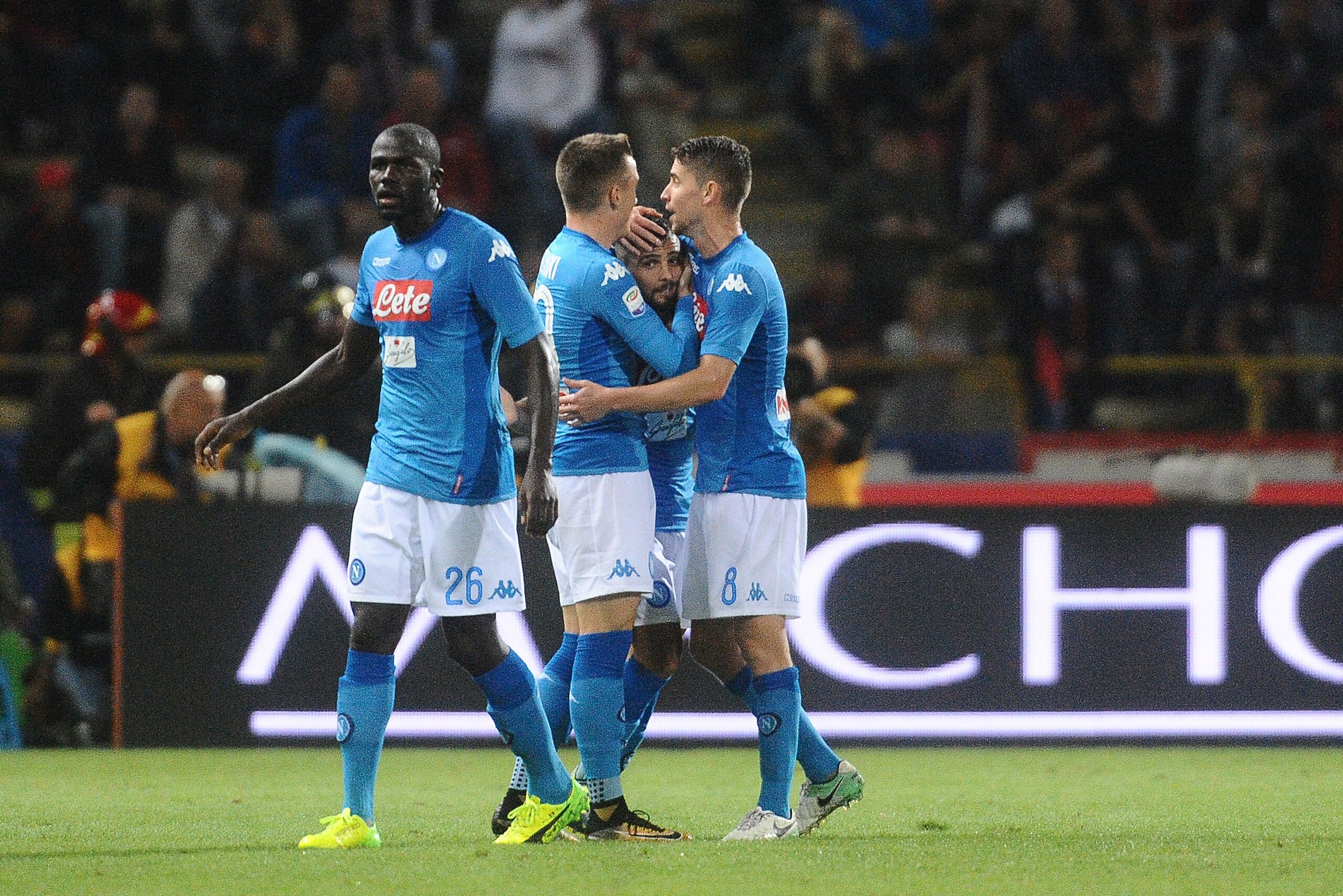 BOLOGNA, ITALY - SEPTEMBER 10:  Dries Mertens of SSC Napoli celebrates after scoring his team's second goal during the Serie A match between Bolgna FC and SSC Napoli at Stadio Renato Dall'Ara on September 10, 2017 in Bologna, Italy.
2:10  (Photo by Mario 