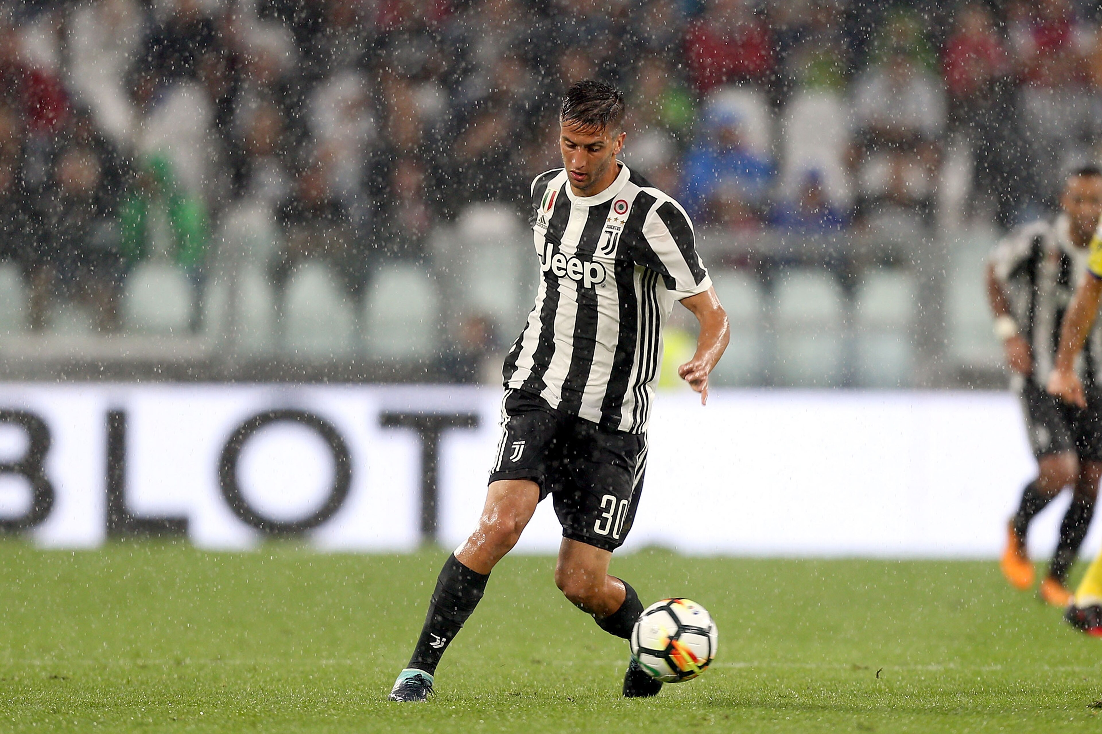 TURIN, ITALY - SEPTEMBER 09: Rodrigo Bentacur of Juventus FC in action during the Serie A match between Juventus and AC Chievo Verona on September 9, 2017 in Turin, Italy.  (Photo by Gabriele Maltinti/Getty Images)