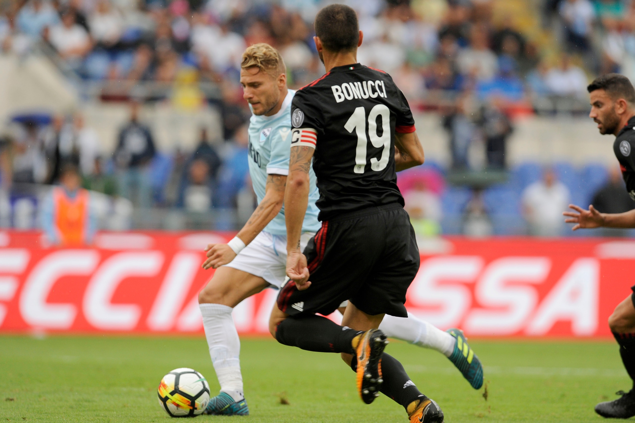 ROME, ROMA - SEPTEMBER 10:  Ciro Immobile of SS Lazio scores a third goal during the Serie A match between SS Lazio and AC Milan at Stadio Olimpico on September 10, 2017 in Rome, Italy.  (Photo by Marco Rosi/Getty Images)
