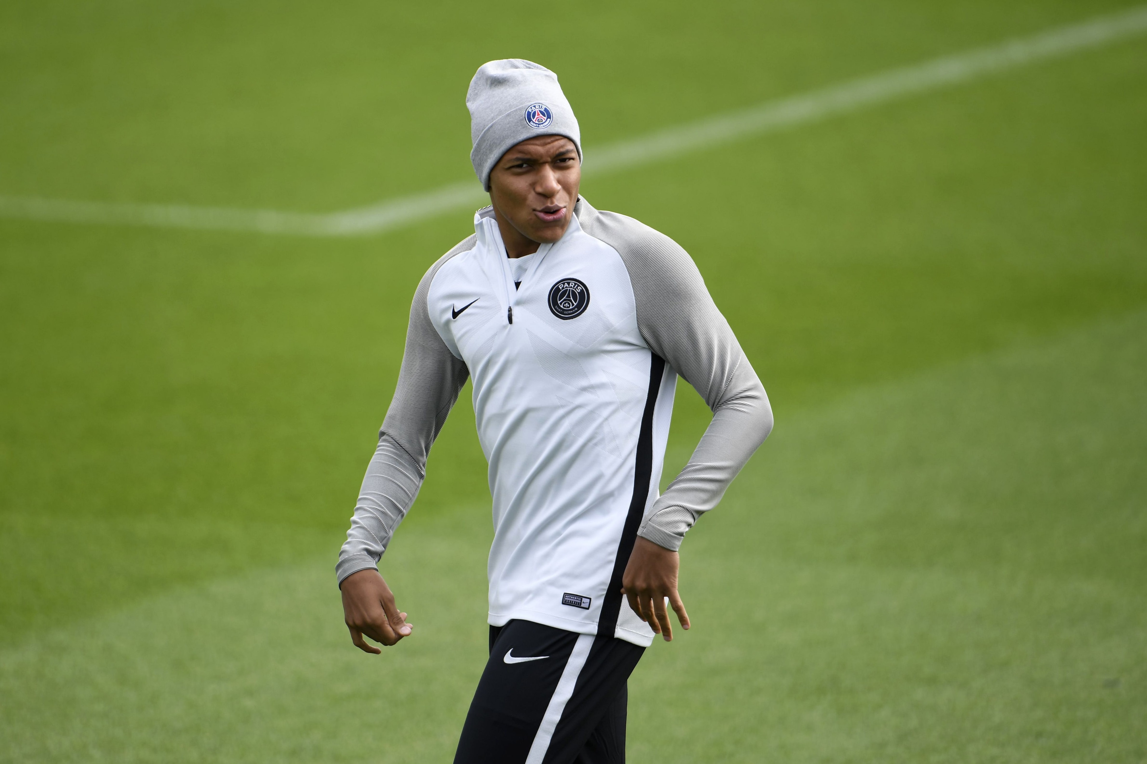 Paris Saint-Germain's French forward Kylian Mbappe takes part in a training session at the Camp des Loges in Saint-Germain en Laye on September 11, 2017 on the eve of their Champions League football match against Celtic FC. / AFP PHOTO / CHRISTOPHE SIMON Paris Saint-Germain's French forward Kylian Mbappe takes part in a training session at the Camp des Loges in Saint-Germain en Laye on September 11, 2017 on the eve of their Champions League football match against Celtic FC. / AFP PHOTO / CHRISTOPHE SIMON