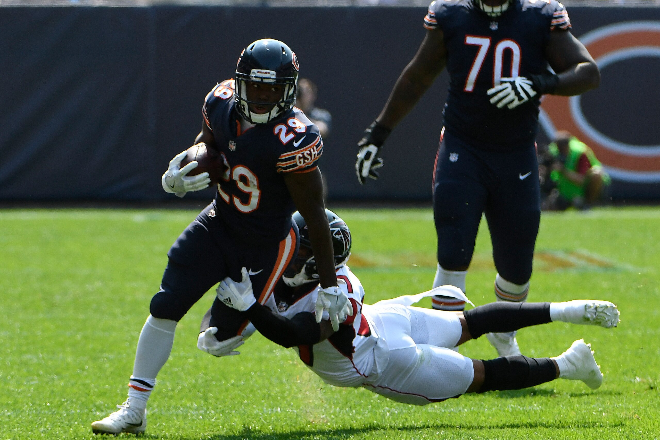 CHICAGO, IL- SEPTEMBER 10: Tarik Cohen #29 of the Chicago Bears runs against the Atlanta Falcons during the first quarter on September 10, 2017 at Soldier Field in Chicago, Illinois.  (Photo by David Banks/Getty Images)