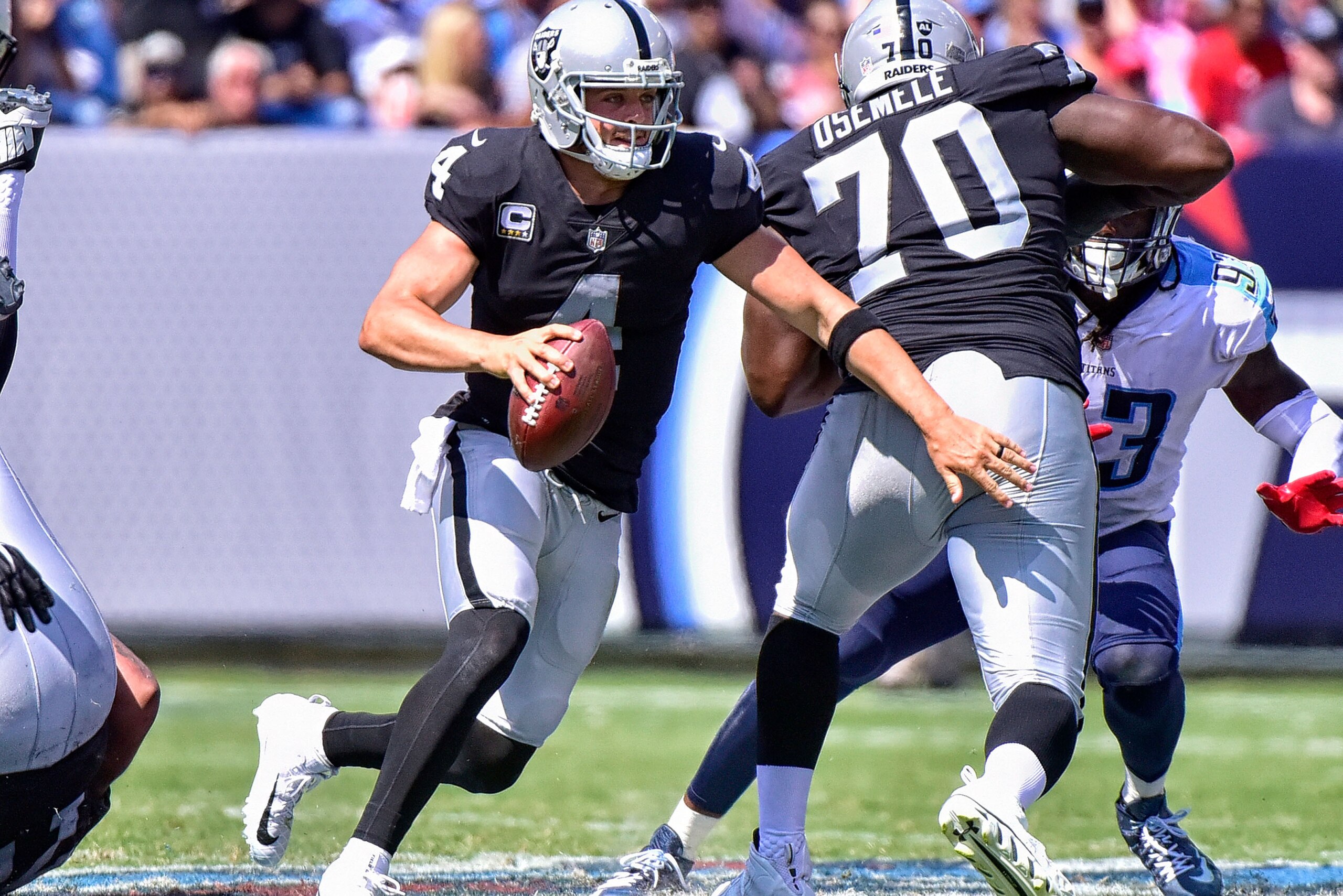 NASHVILLE, TN - SEPTEMBER 10:  Quarterback Derek Carr #4 of the Oakland Raiders plays against the Tennessee Titans at Nissan Stadium on September 10, 2017 in Nashville, Tennessee.  (Photo by Frederick Breedon/Getty Images)