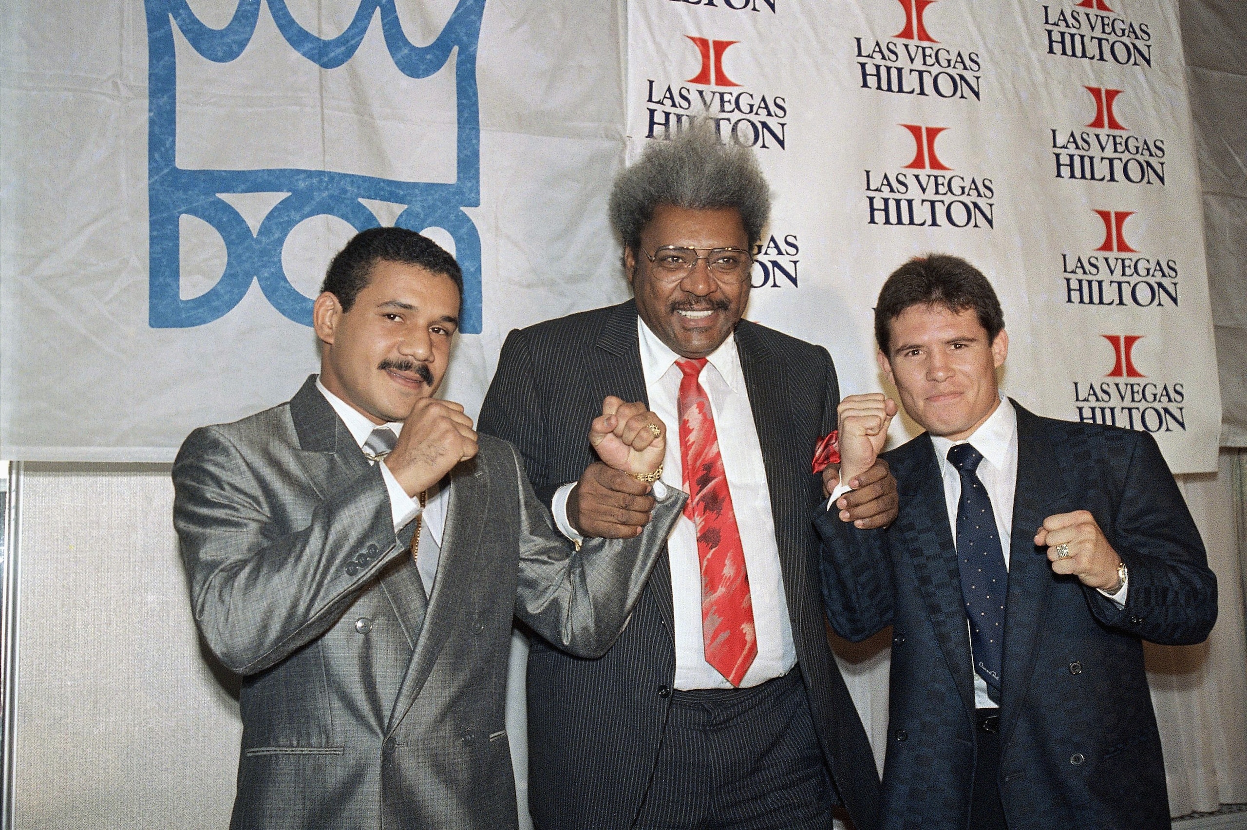 Edwin Rosario (left) and Julio Cesar Chavez pose with promoter Don King.