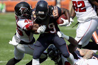 CHICAGO, IL - SEPTEMBER 10:   Deion Jones #45 of the Atlanta Falcons attempts to tackle Tarik Cohen #29 of the Chicago Bears in the third quarter at Soldier Field on September 10, 2017 in Chicago, Illinois.  (Photo by Jonathan Daniel/Getty Images)
