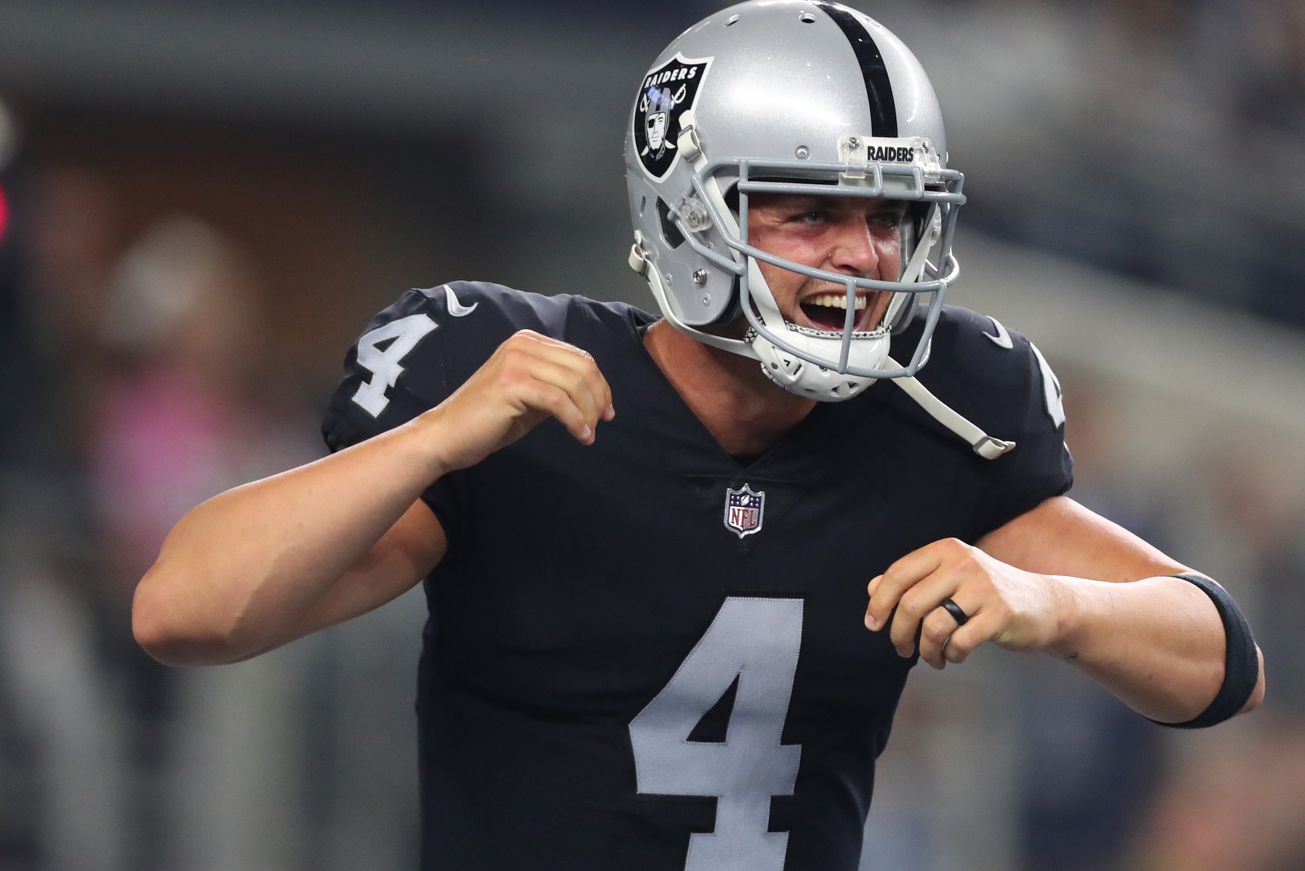 ARLINGTON, TX - AUGUST 26: Derek Carr #4 of the Oakland Raiders reacts after a second quarter touchdown against the Dallas Cowboys in a preseason game at AT&T Stadium on August 26, 2017 in Arlington, Texas. (Photo by Tom Pennington/Getty Images) ARLINGTON, TX - AUGUST 26: Derek Carr #4 of the Oakland Raiders reacts after a second quarter touchdown against the Dallas Cowboys in a preseason game at AT&T Stadium on August 26, 2017 in Arlington, Texas. (Photo by Tom Pennington/Getty Images)