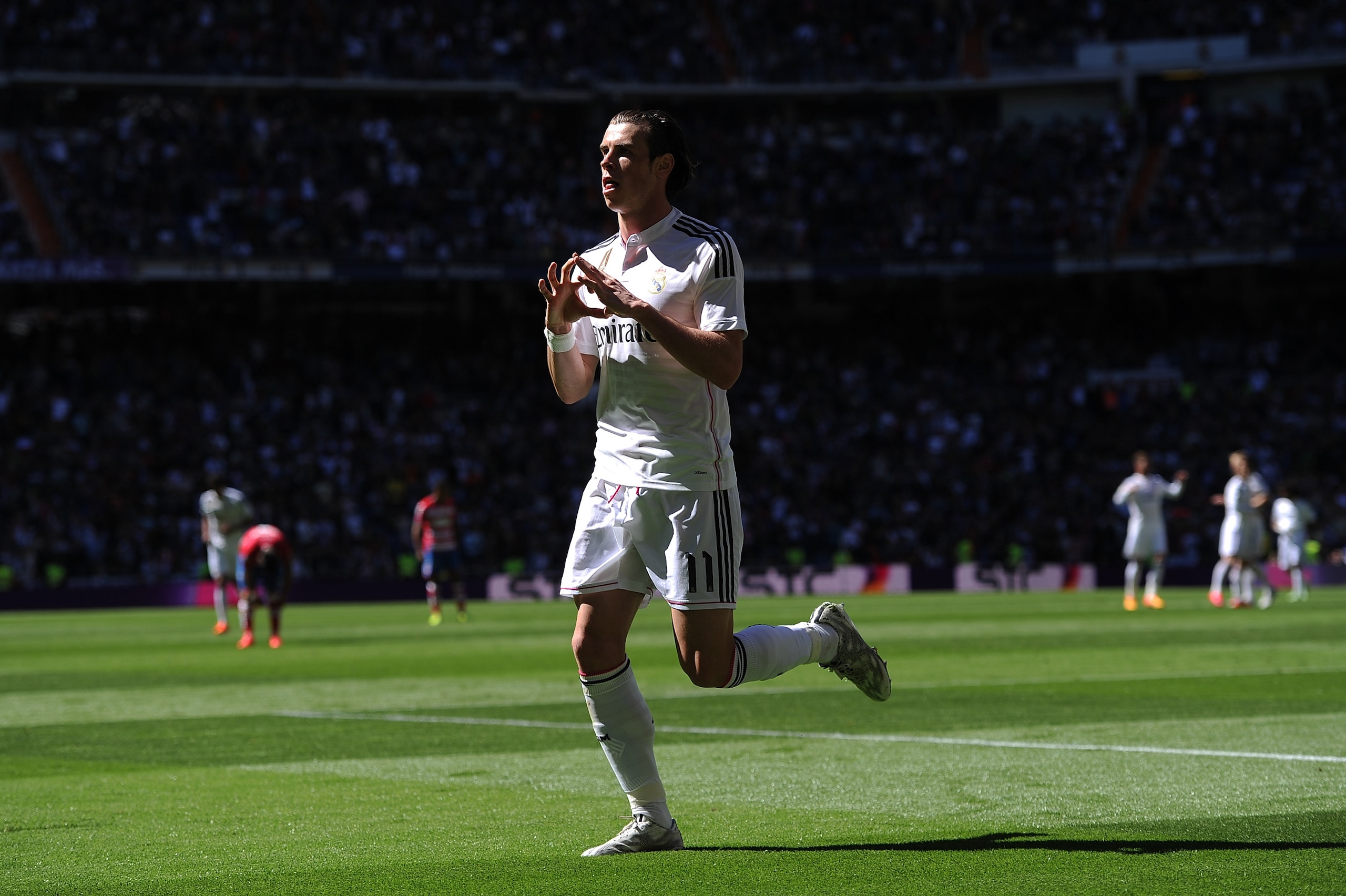 MADRID, SPAIN - APRIL 05: Gareth Bale of Real Madrid CF celebrates after scoring his team's opening goal during the La Liga match between Real Madrid CF and Granada CF at Estadio Santiago Bernabeu on April 5, 2015 in Madrid, Spain. (Photo by Denis Doyle MADRID, SPAIN - APRIL 05: Gareth Bale of Real Madrid CF celebrates after scoring his team's opening goal during the La Liga match between Real Madrid CF and Granada CF at Estadio Santiago Bernabeu on April 5, 2015 in Madrid, Spain. (Photo by Denis Doyle