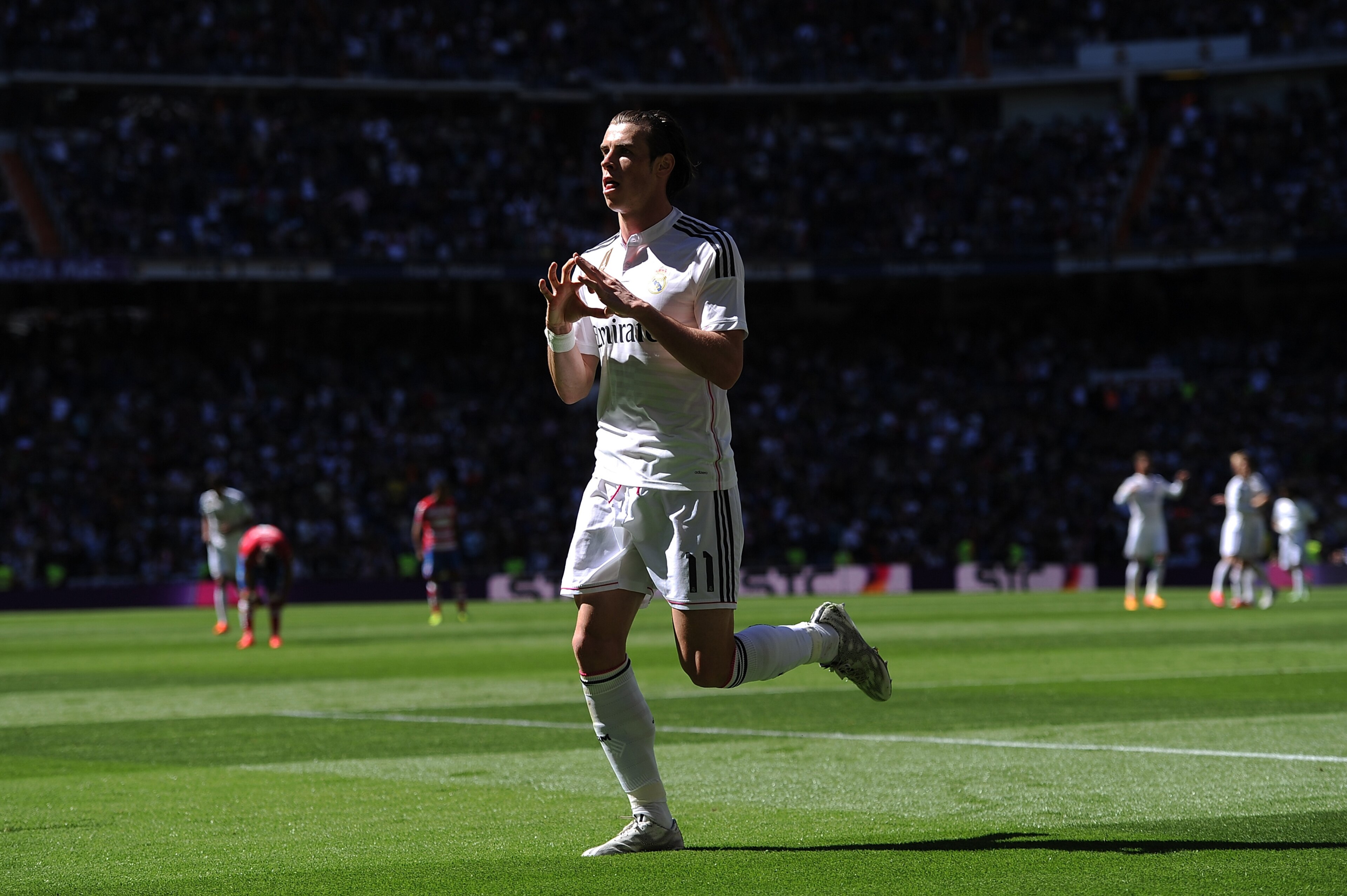 MADRID, SPAIN - APRIL 05:  Gareth Bale of Real Madrid CF celebrates after scoring his team's opening goal during the La Liga match between Real Madrid CF and Granada CF at Estadio Santiago Bernabeu on April 5, 2015 in Madrid, Spain.  (Photo by Denis Doyle