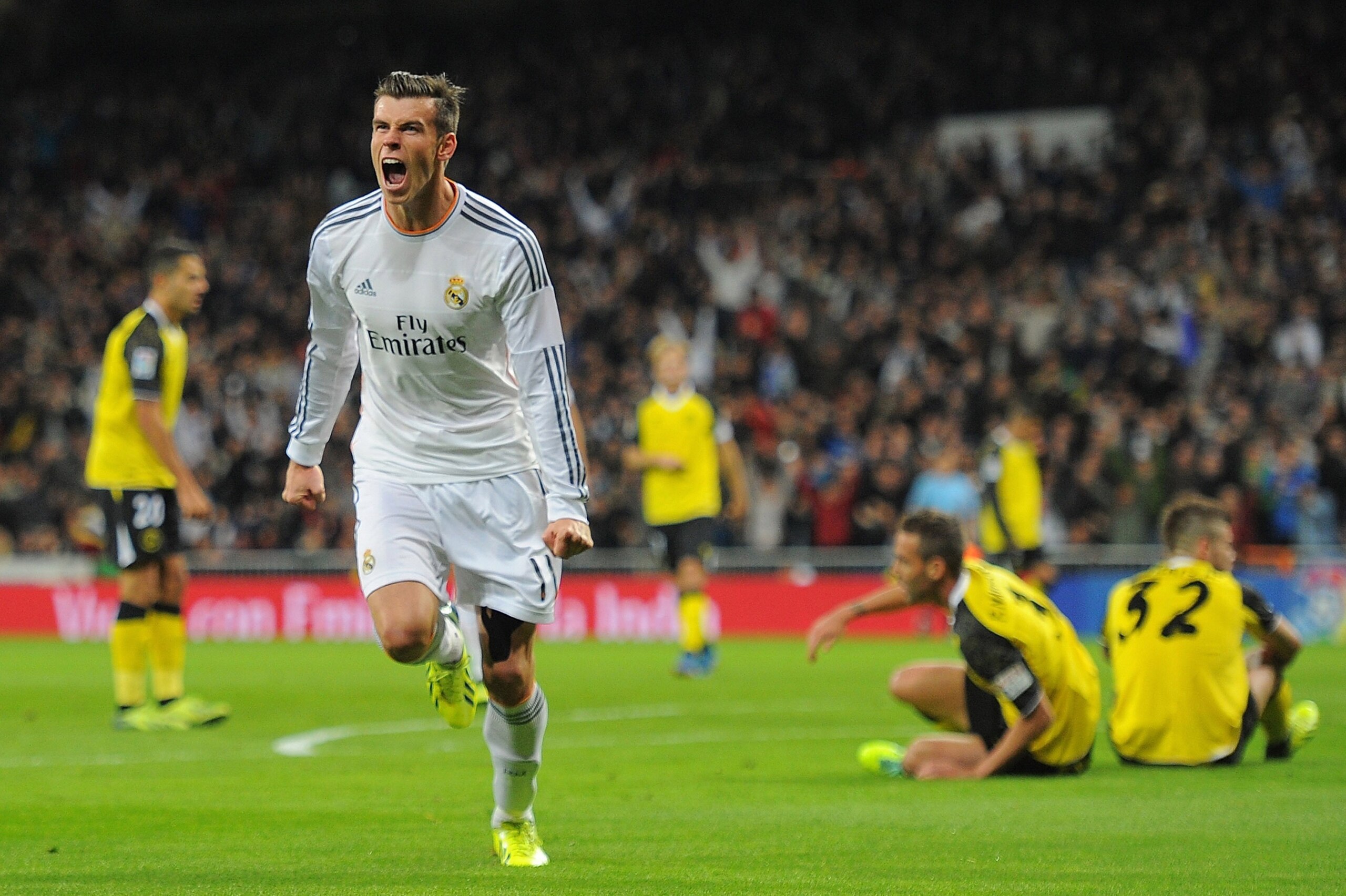 MADRID, SPAIN - OCTOBER 30: Gareth Bale of Real Madrid CF celebrates after scoring Real's opening goal during the La Liga match between Real Madrid CF and Sevilla FC at the Santiago Bernabeu Stadium on October 30, 2013 in Madrid, Spain. (Photo by Denis MADRID, SPAIN - OCTOBER 30: Gareth Bale of Real Madrid CF celebrates after scoring Real's opening goal during the La Liga match between Real Madrid CF and Sevilla FC at the Santiago Bernabeu Stadium on October 30, 2013 in Madrid, Spain. (Photo by Denis