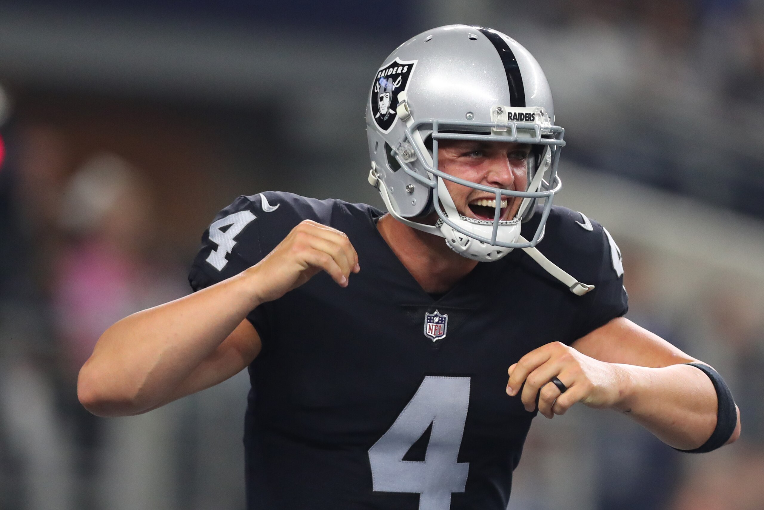ARLINGTON, TX - AUGUST 26: Derek Carr #4 of the Oakland Raiders reacts after a second quarter touchdown against the Dallas Cowboys in a preseason game at AT&T Stadium on August 26, 2017 in Arlington, Texas. (Photo by Tom Pennington/Getty Images) ARLINGTON, TX - AUGUST 26: Derek Carr #4 of the Oakland Raiders reacts after a second quarter touchdown against the Dallas Cowboys in a preseason game at AT&T Stadium on August 26, 2017 in Arlington, Texas. (Photo by Tom Pennington/Getty Images)