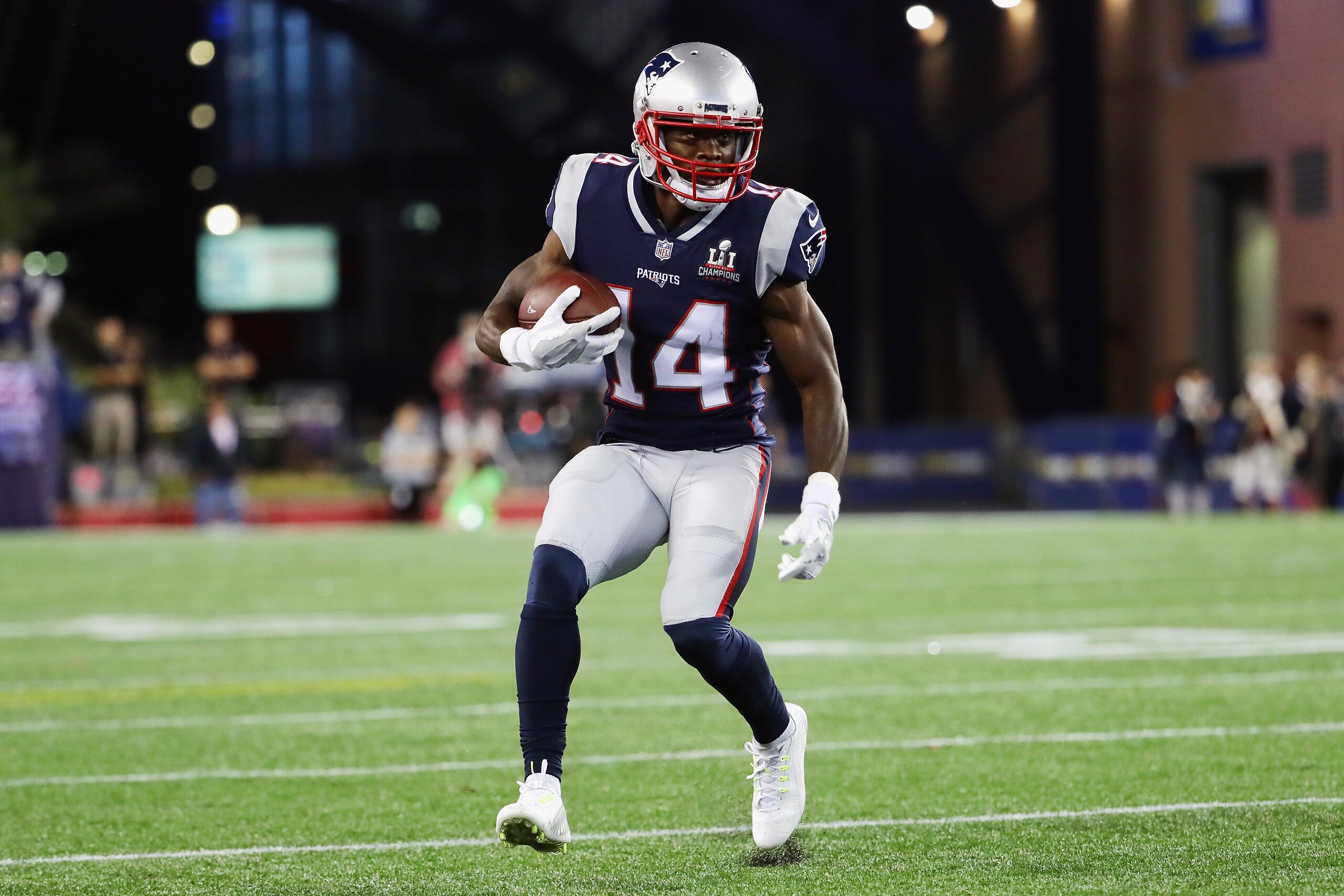 FOXBORO, MA - SEPTEMBER 07: Brandin Cooks #14 of the New England Patriots runs with the ball during the first half against the Kansas City Chiefs at Gillette Stadium on September 7, 2017 in Foxboro, Massachusetts. (Photo by Adam Glanzman/Getty Images) FOXBORO, MA - SEPTEMBER 07: Brandin Cooks #14 of the New England Patriots runs with the ball during the first half against the Kansas City Chiefs at Gillette Stadium on September 7, 2017 in Foxboro, Massachusetts. (Photo by Adam Glanzman/Getty Images)