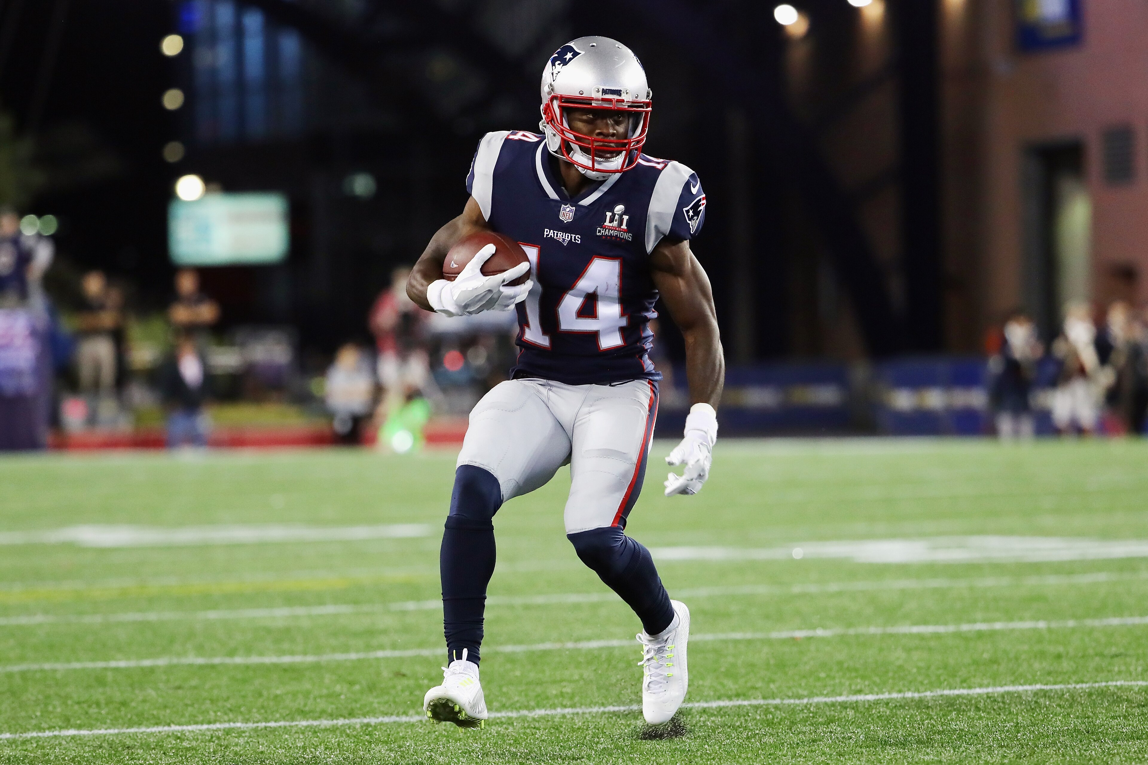 FOXBORO, MA - SEPTEMBER 07:  Brandin Cooks #14 of the New England Patriots runs with the ball during the first half against the Kansas City Chiefs at Gillette Stadium on September 7, 2017 in Foxboro, Massachusetts.  (Photo by Adam Glanzman/Getty Images)