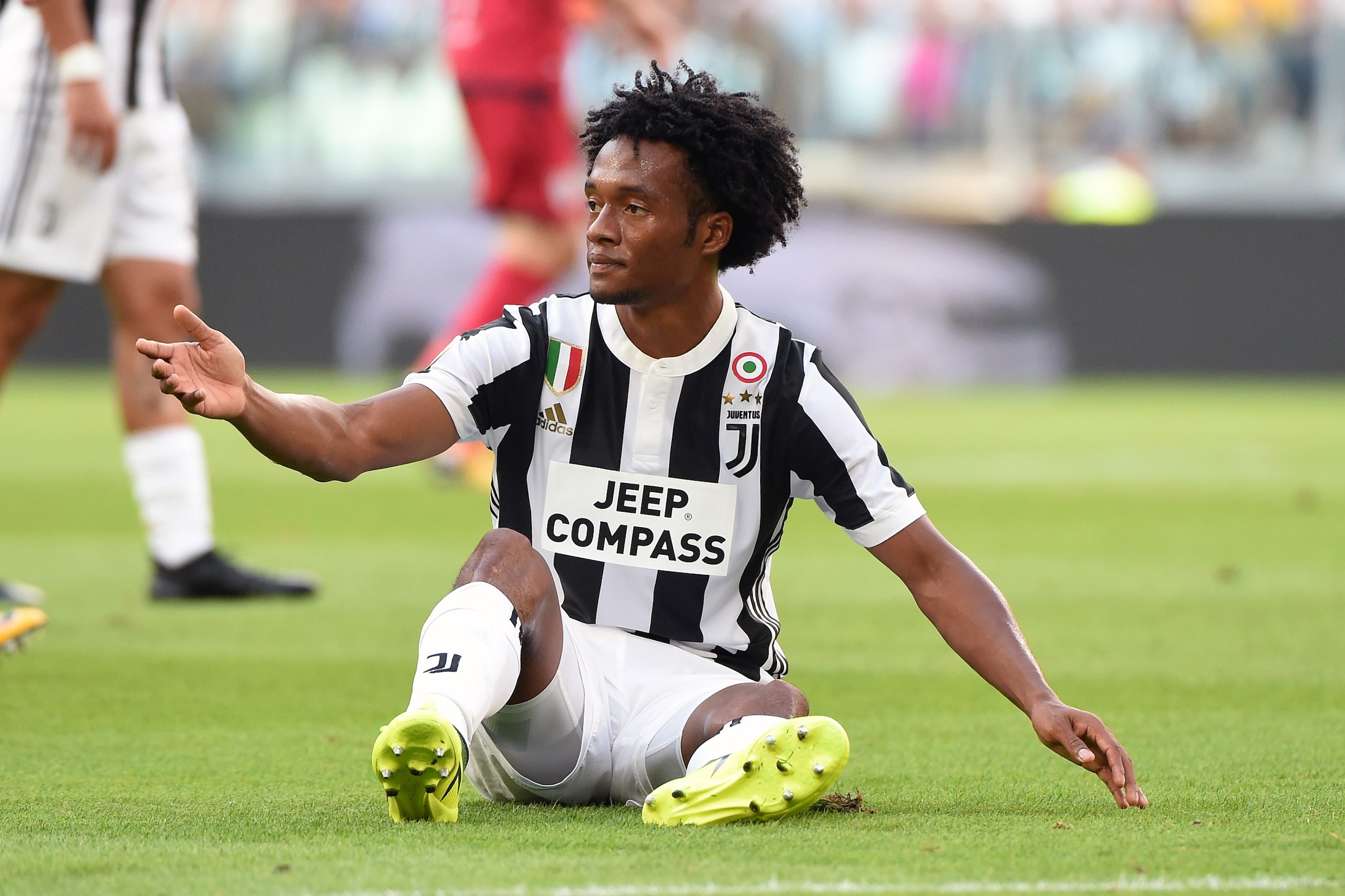 TURIN, ITALY - AUGUST 19:  Juan Cuadrado of Juventus fall down during the Serie A match between Juventus and Cagliari Calcio at Allianz Stadium on August 19, 2017 in Turin, Italy.  (Photo by Pier Marco Tacca/Getty Images)