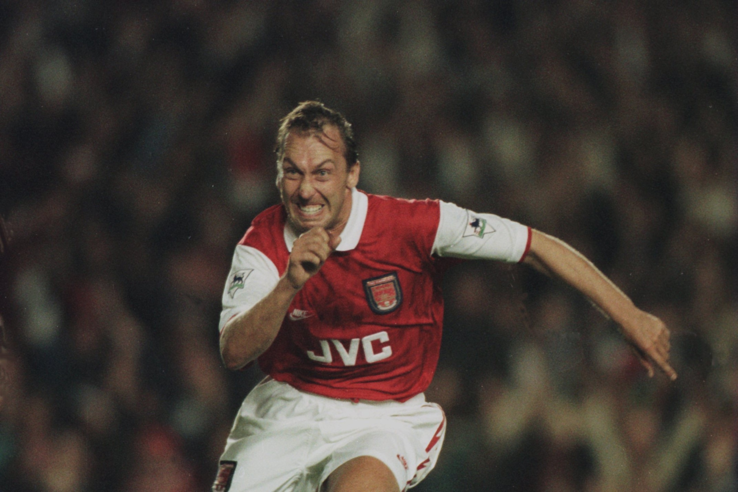 30 AUG 1995:  DAVID PLATT OF ARSENAL IN ACTION DURING THE PREMIERSHIP MATCH AGAINST NOTTINGHAM FOREST AT HIGHBURY. THE MATCH ENDED IN A 1-1 DRAW. Mandatory Credit: Mark Thompson/ALLSPORT