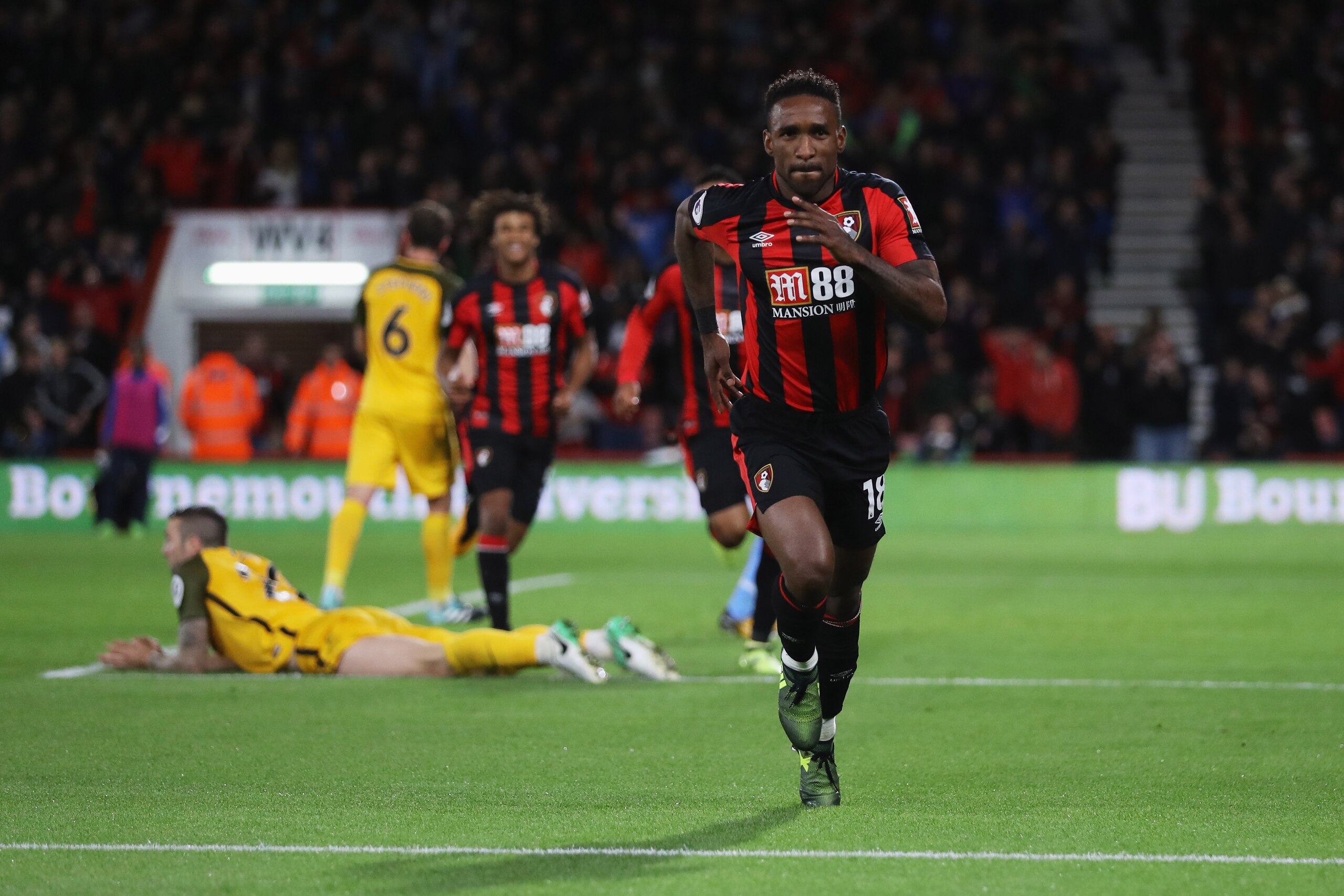 BOURNEMOUTH, ENGLAND - SEPTEMBER 15:  Jermain Defoe of AFC Bournemouth (18) celebrates as he scores their second goal  during the Premier League match between AFC Bournemouth and Brighton and Hove Albion at Vitality Stadium on September 15, 2017 in Bourne