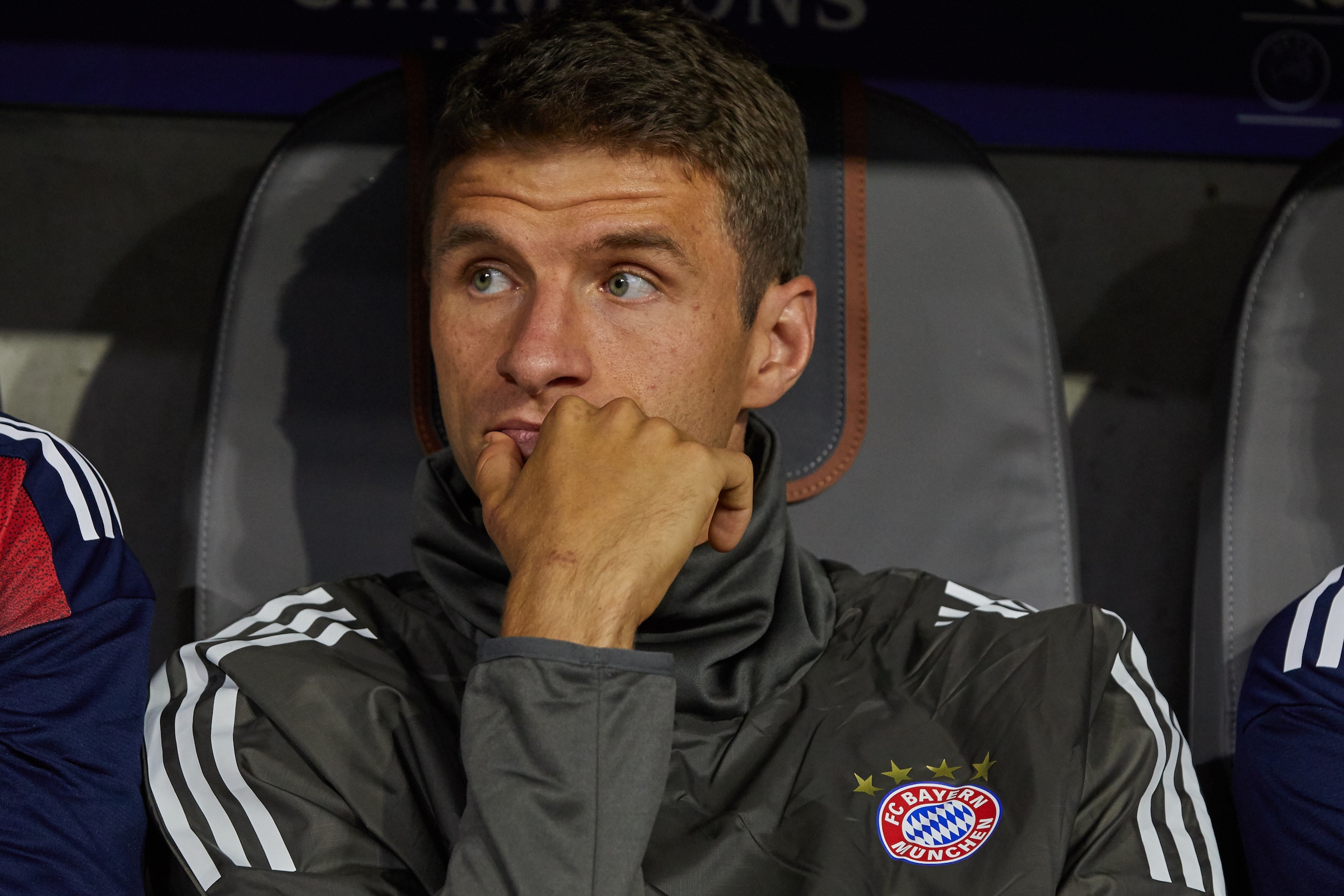 MUNICH, GERMANY - SEPTEMBER 12: Thomas Mueller of Bayern Muenchen sits on the bench during the UEFA Champions League group B match between Bayern Muenchen and RSC Anderlecht at Allianz Arena on September 12, 2017 in Munich, Germany. (Photo by TF-Images/TF