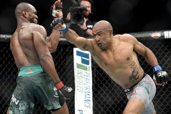 PITTSBURGH, PA - SEPTEMBER 16:  (R-L) Sergio Moraes of Brasil punches Kamaru Usman of Nigeriain their welterweight bout during the UFC Fight Night event inside the PPG Paints Arena on September 16, 2017 in Pittsburgh, Pennsylvania. (Photo by Brandon Magnu