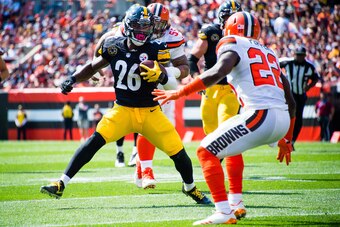 CLEVELAND, OH - SEPTEMBER 10: Running back Le'Veon Bell #26 of the Pittsburgh Steelers dodges around linebacker Jabrill Peppers #22 of the Cleveland Browns during the second half at FirstEnergy Stadium on September 10, 2017 in Cleveland, Ohio. The Steeler