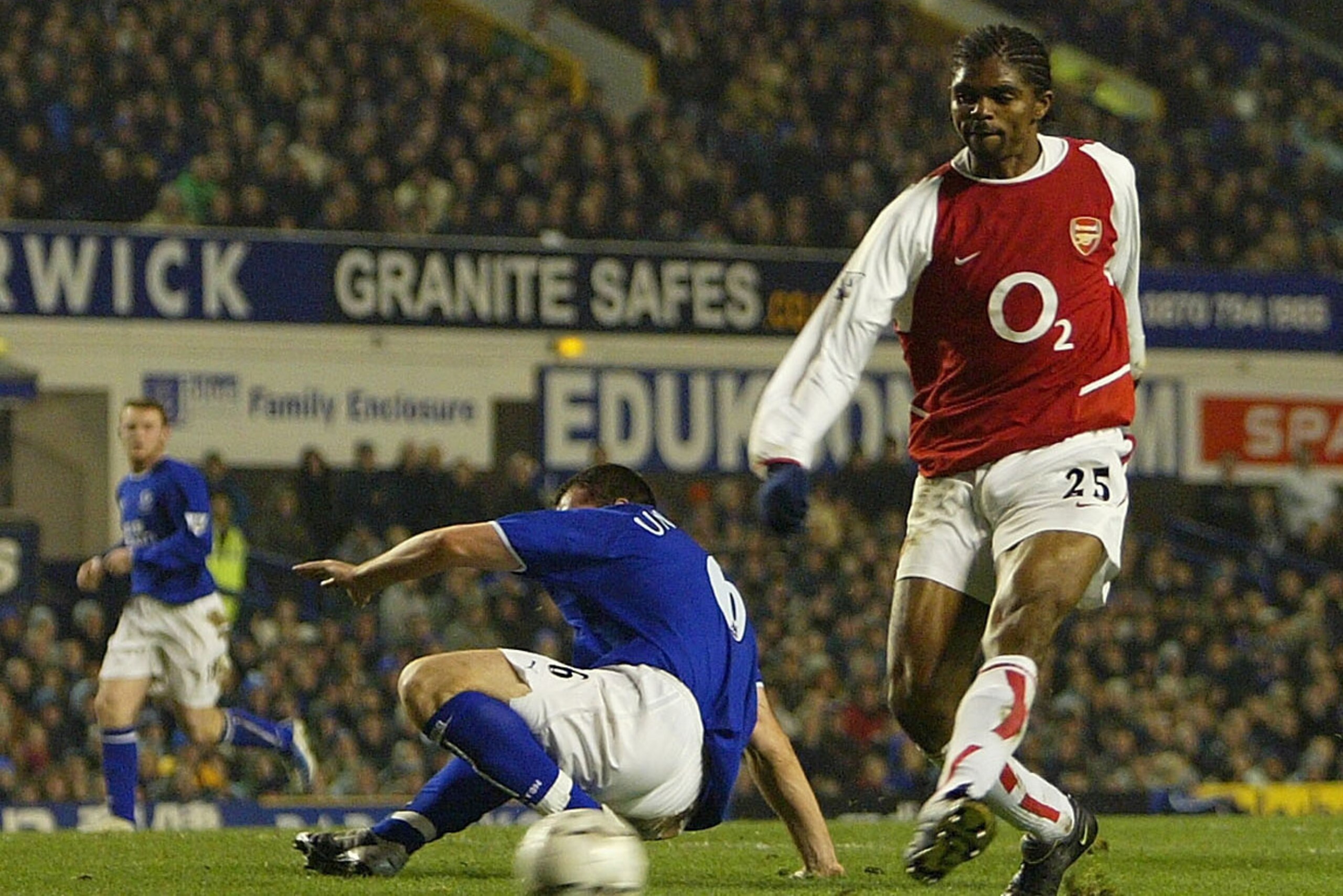 LIVERPOOL, ENGLAND - JANUARY 7:  Kanu of Arsenal scores the opening goal during the FA Barclaycard Premiership match between Everton and Arsenal at Goodison Park on January 7, 2004 in Liverpool, England.  (Photo by Clive Mason/Getty Images)