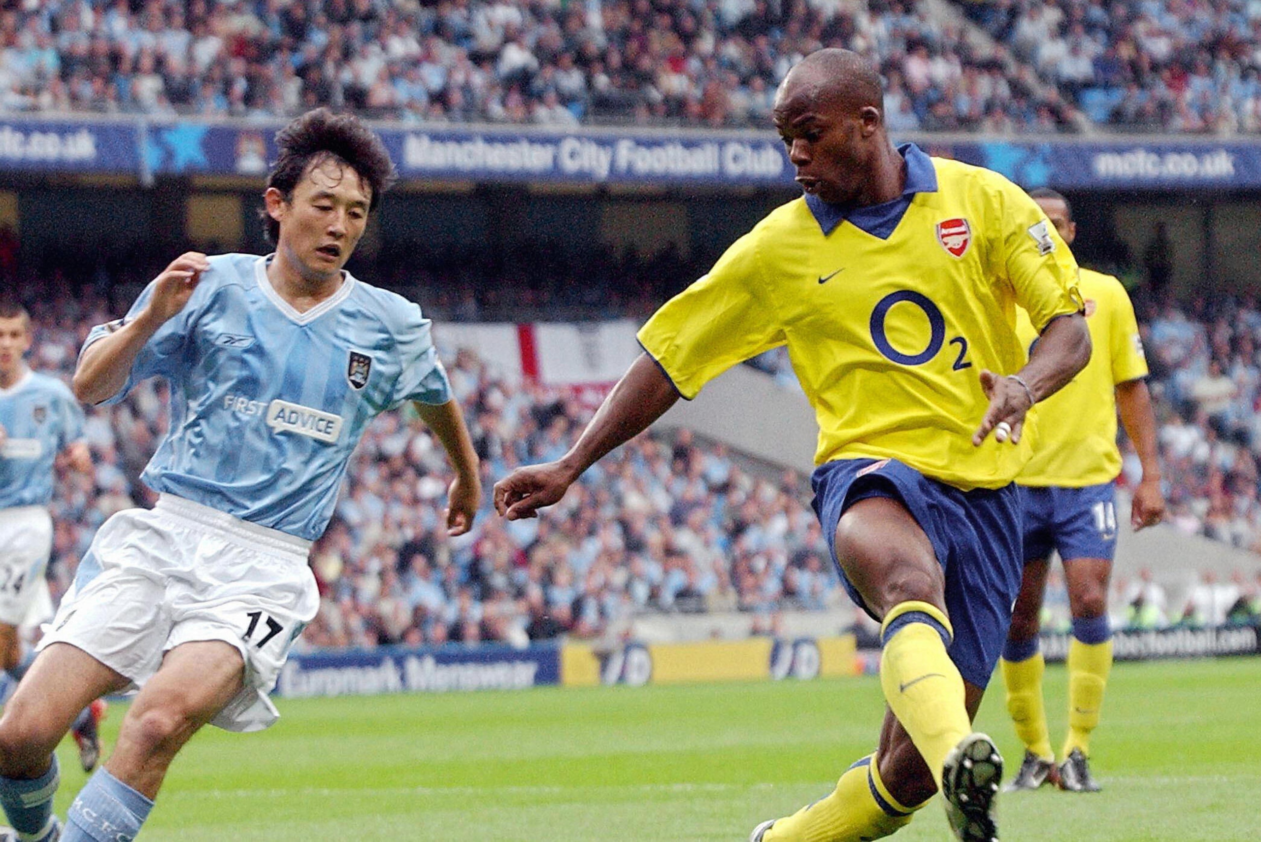 MANCHESTER, United Kingdom:  FILES - Picture taken 31 August 2003 in Manchester shows Arsenal's French Sylvain Wiltord (R) fighting for the ball with Manchester City's Jihai Sun during their Premiership clash at Manchester Stadium in Manchester. Bundeslig