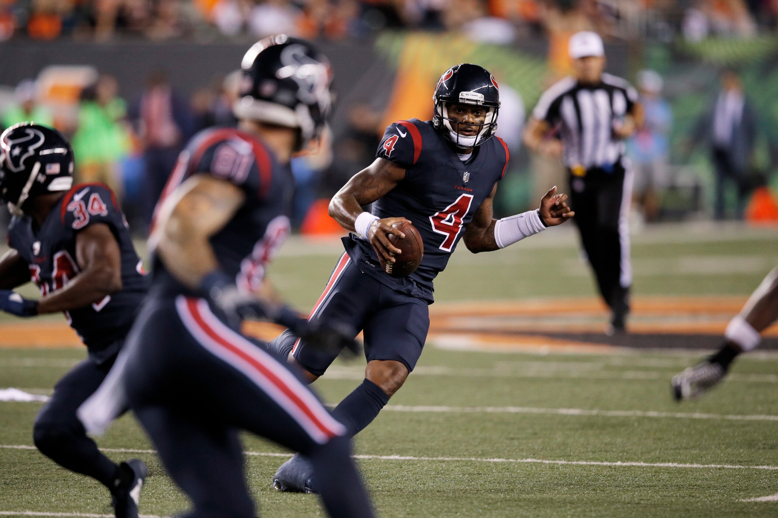 CINCINNATI, OH - SEPTEMBER 14: Deshaun Watson #4 of the Houston Texans runs with the ball during a game against the Cincinnati Bengals at Paul Brown Stadium on September 14, 2017 in Cincinnati, Ohio. The Texans won 13-9. (Photo by Joe Robbins/Getty Images CINCINNATI, OH - SEPTEMBER 14: Deshaun Watson #4 of the Houston Texans runs with the ball during a game against the Cincinnati Bengals at Paul Brown Stadium on September 14, 2017 in Cincinnati, Ohio. The Texans won 13-9. (Photo by Joe Robbins/Getty Images