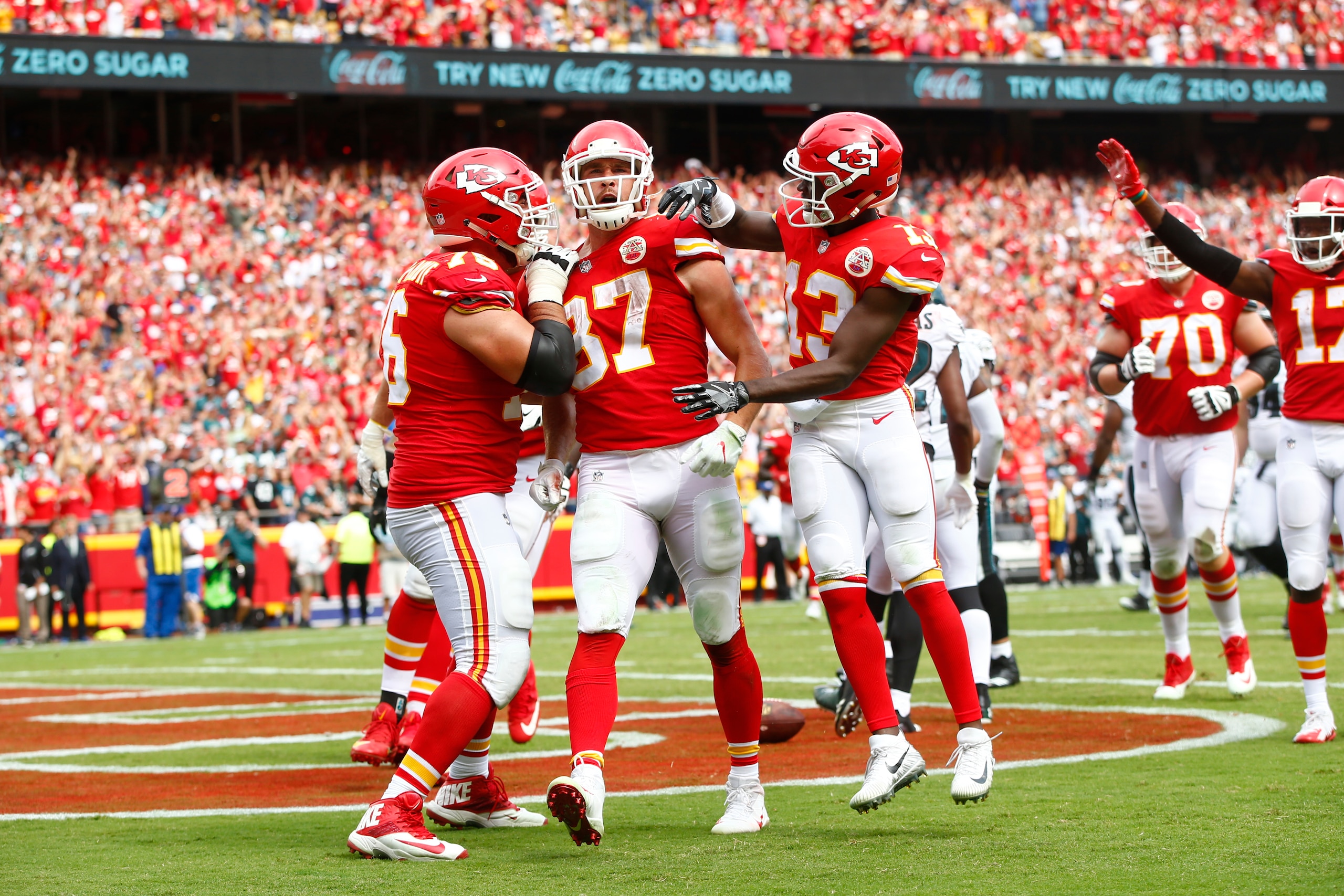 KANSAS CITY, MO - SEPTEMBER 17: Tight end Travis Kelce #87 of the Kansas City Chiefs celebrates in the end zone after scoring a touchdown in the fourth quarter of the game against the Philadelphia Eagles at Arrowhead Stadium on September 17, 2017 in Kansa KANSAS CITY, MO - SEPTEMBER 17: Tight end Travis Kelce #87 of the Kansas City Chiefs celebrates in the end zone after scoring a touchdown in the fourth quarter of the game against the Philadelphia Eagles at Arrowhead Stadium on September 17, 2017 in Kansa