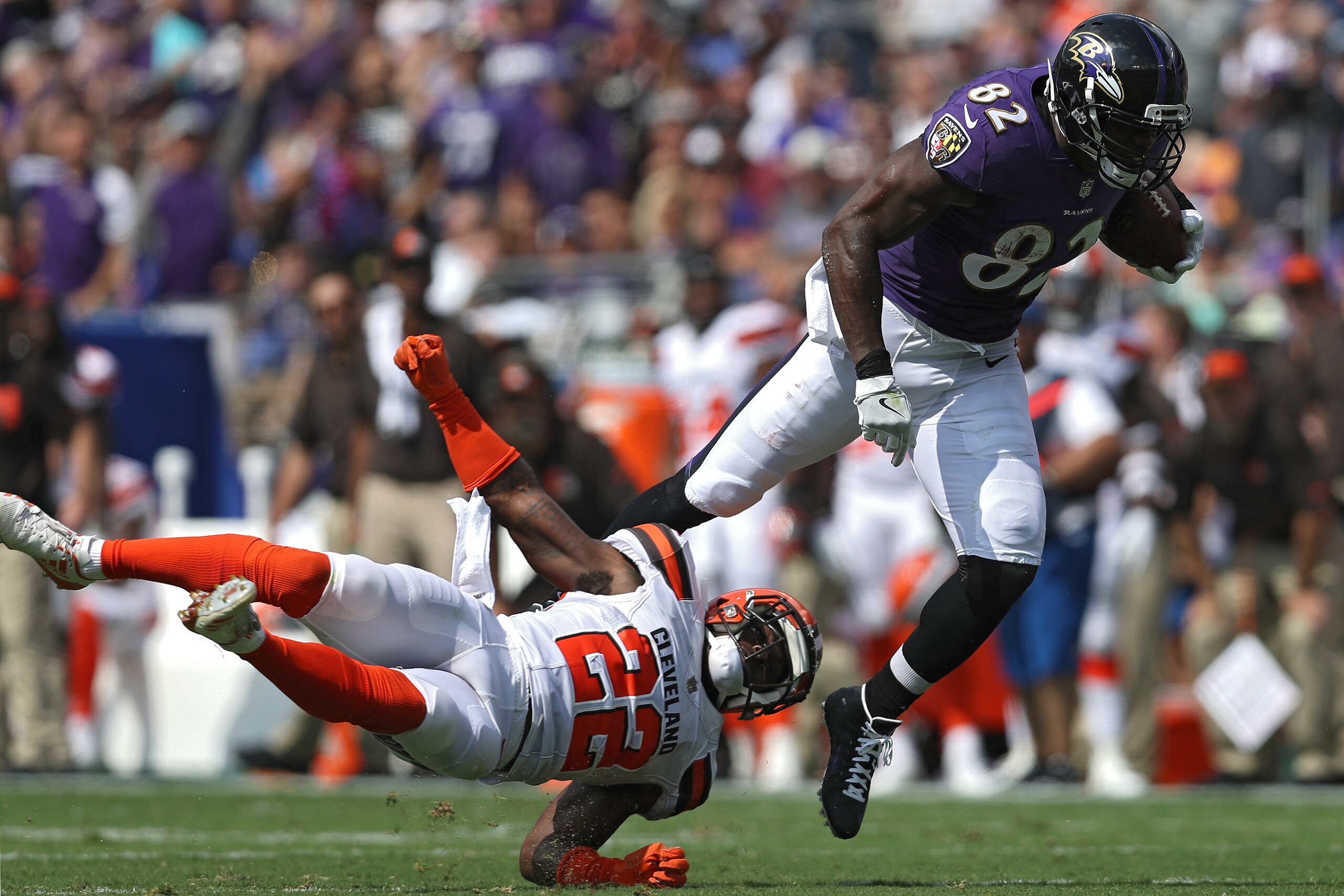 BALTIMORE, MD - SEPTEMBER 17: Tight end Benjamin Watson #82 of the Baltimore Ravens eludes free safety Jabrill Peppers #22 of the Cleveland Browns as he rushes up the field during the second quarter at M&T Bank Stadium on September 17, 2017 in Baltimore, 