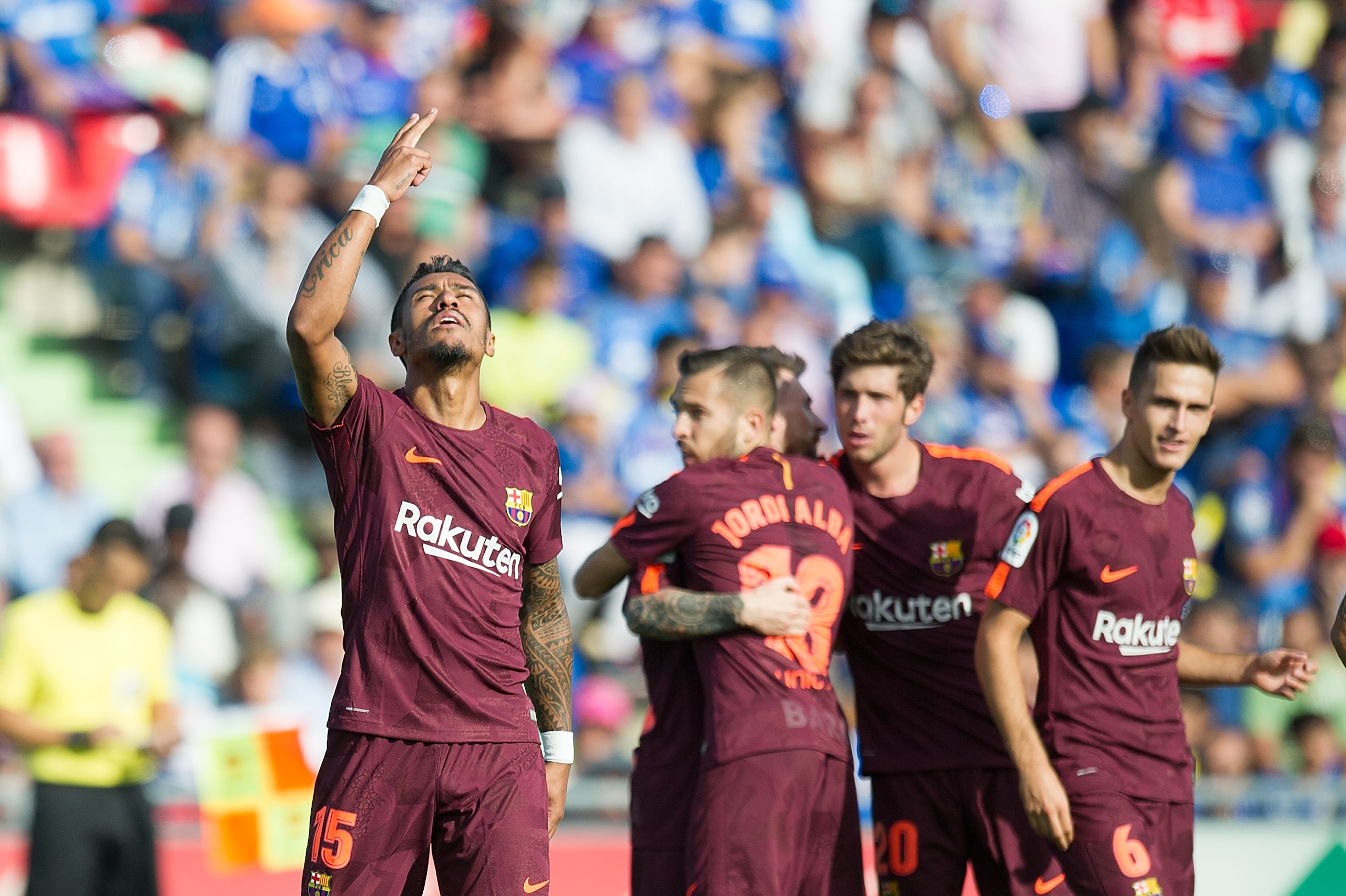 GETAFE, SPAIN - SEPTEMBER 16: Paulinho of FC Barcelona celebrates with teammates after scoring his team's 2nd goal during the La Liga match between Getafe and Barcelona at Coliseum Alfonso Perez on September 16, 2017 in Getafe, . (Photo by Denis Doyle/Get