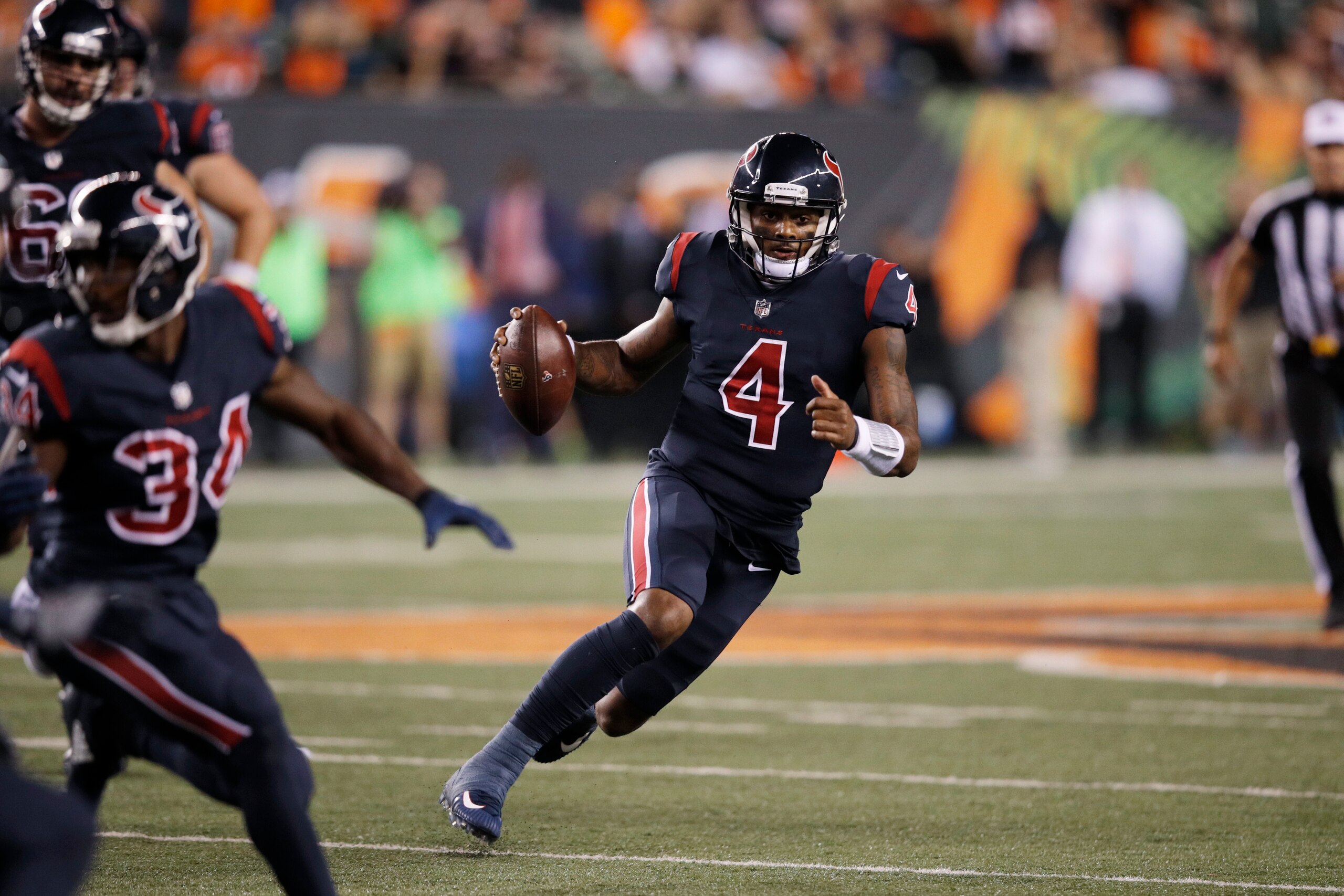 CINCINNATI, OH - SEPTEMBER 14: Deshaun Watson #4 of the Houston Texans runs with the ball during a game against the Cincinnati Bengals at Paul Brown Stadium on September 14, 2017 in Cincinnati, Ohio. The Texans won 13-9. (Photo by Joe Robbins/Getty Images