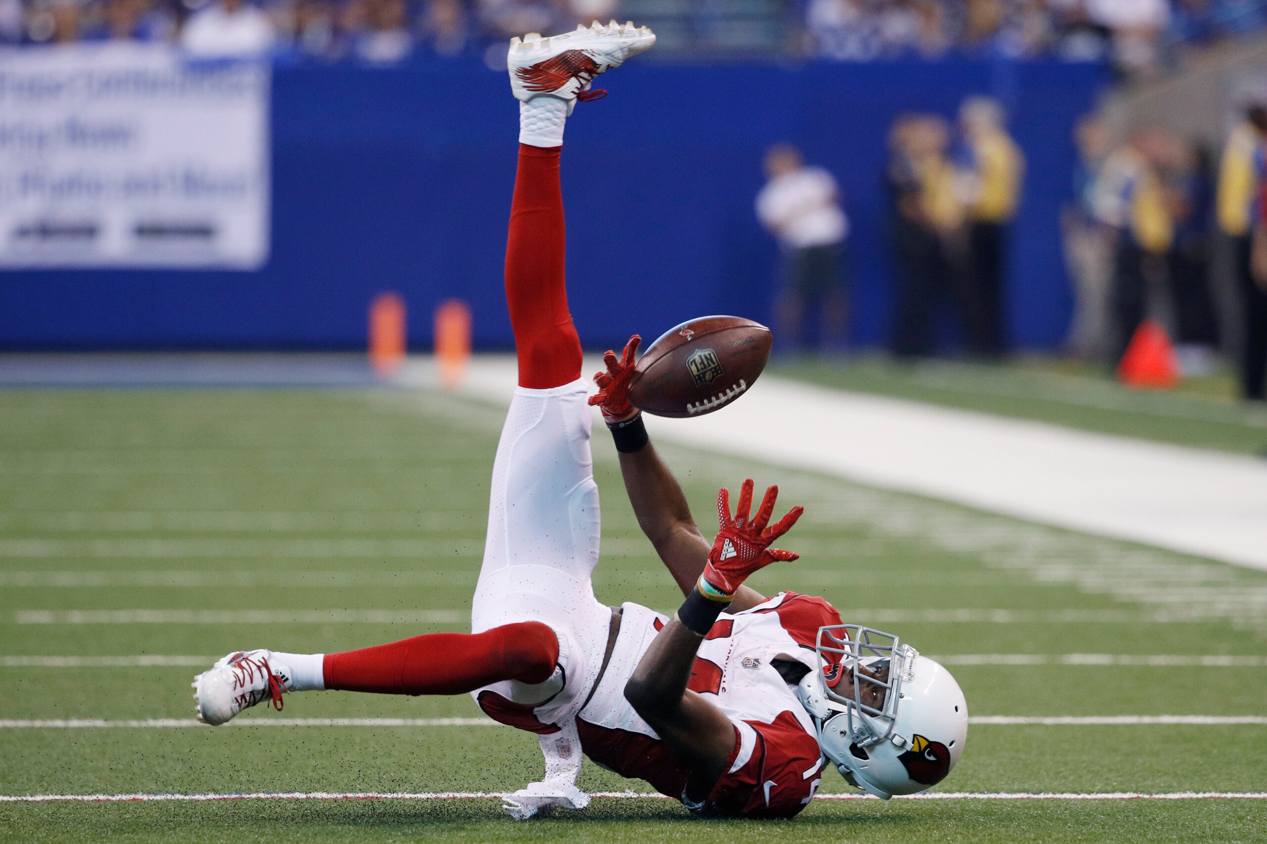 INDIANAPOLIS, IN - SEPTEMBER 17: J.J. Nelson #14 of the Arizona Cardinals makes a juggling catch in the second quarter of a game against the Indianapolis Colts at Lucas Oil Stadium on September 17, 2017 in Indianapolis, Indiana. (Photo by Joe Robbins/Gett
