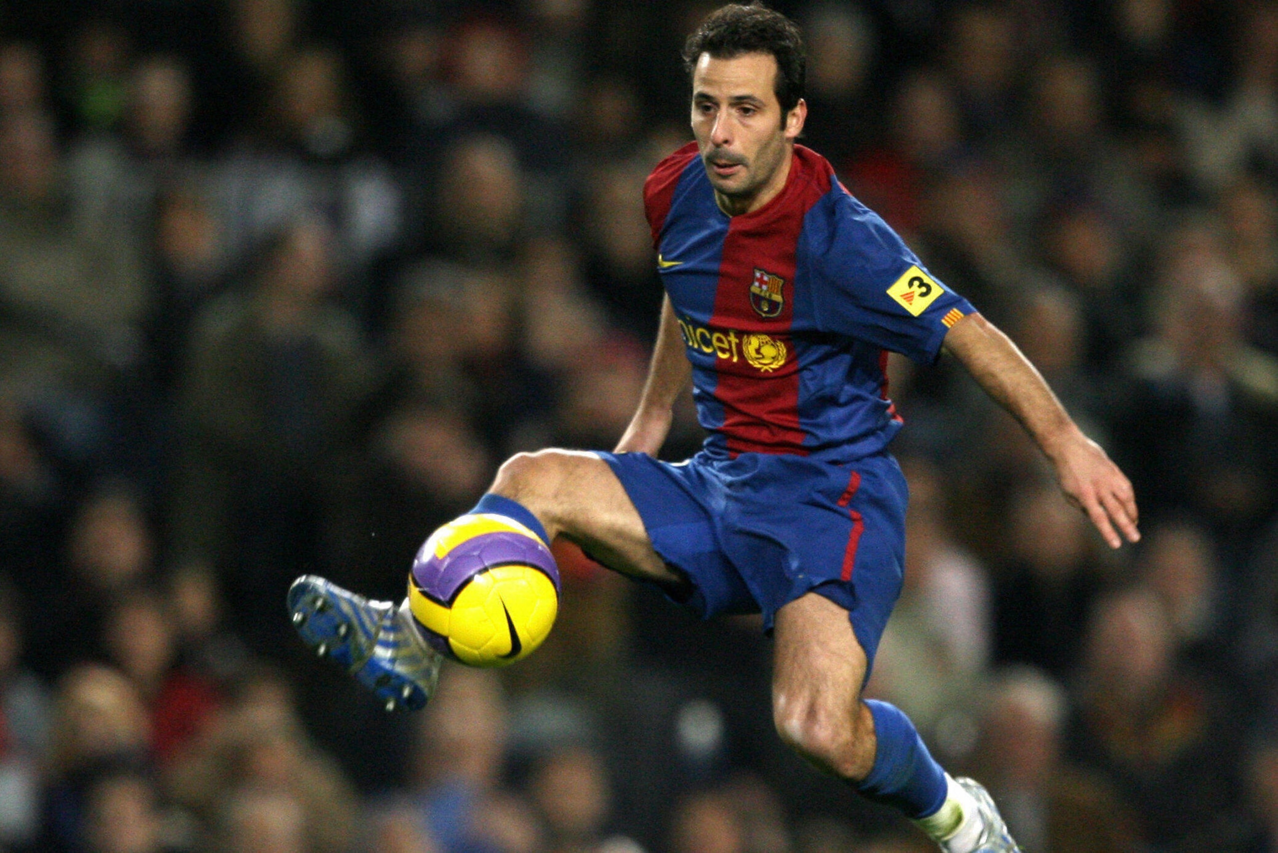 Barcelona, SPAIN:  Barcelona's Ludovic Giuly controls the ball during a Spanish league football match against Real Sociedad at the Nou Camp stadium in Barcelona, 09 December 2006.  AFP PHOTO/LLUIS GENE  (Photo credit should read LLUIS GENE/AFP/Getty Image