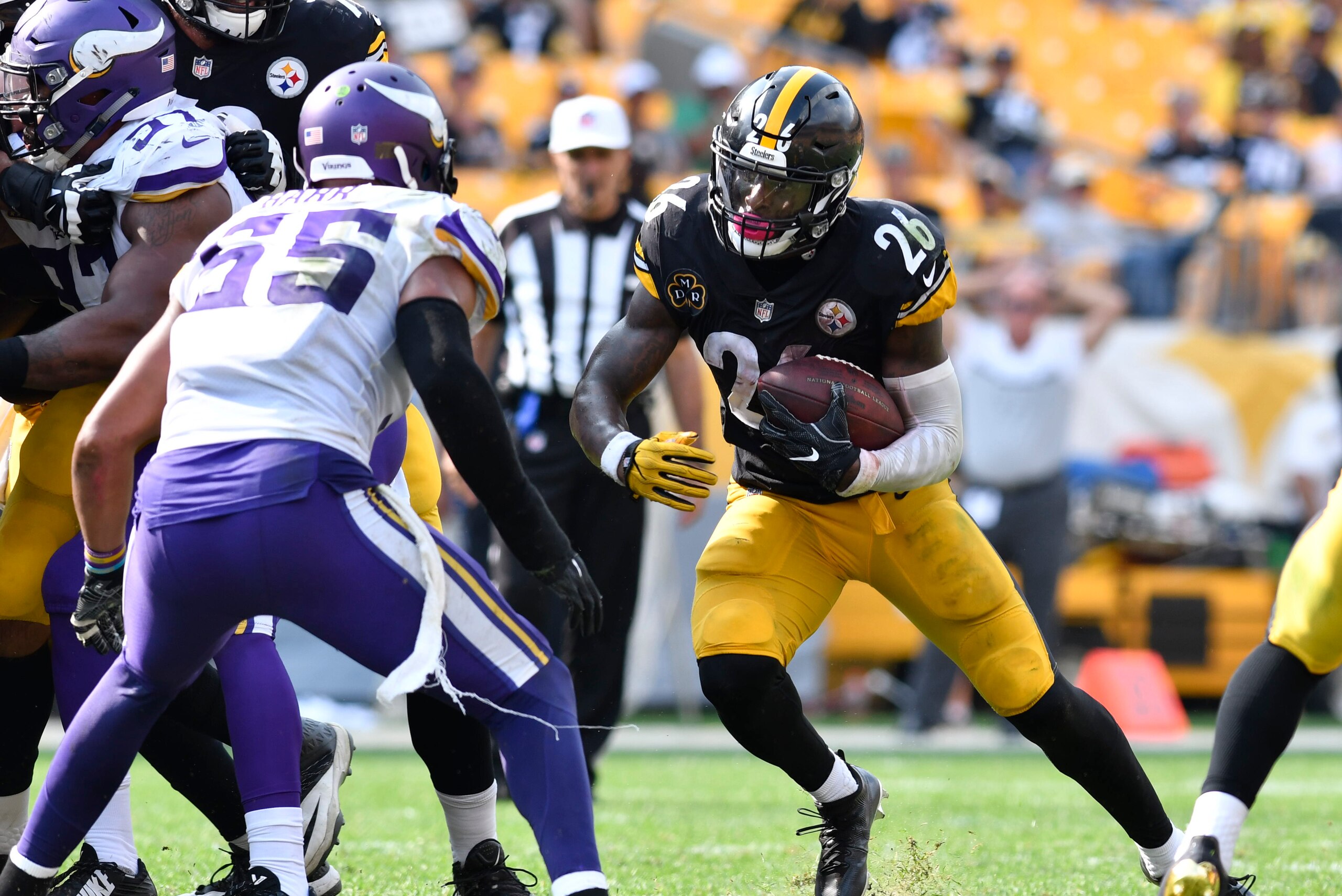 Sep 17, 2017; Pittsburgh, PA, USA; Pittsburgh Steelers running back Le'Veon Bell (26) runs against Minnesota Vikings outside linebacker Anthony Barr (55) during the fourth quarter of a game at Heinz Field. Mandatory Credit: Mark Konezny-USA TODAY Sports