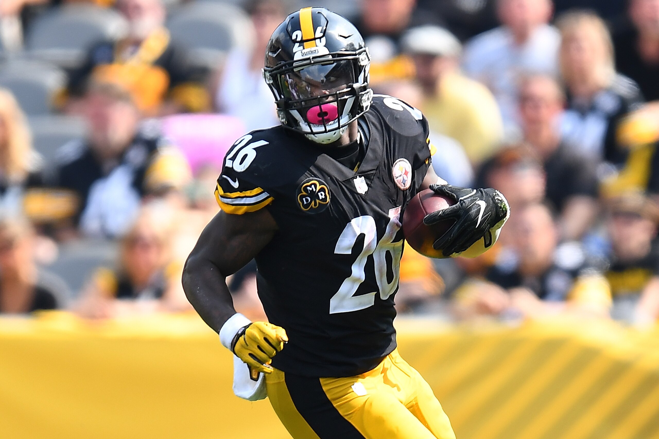 PITTSBURGH, PA - SEPTEMBER 17:  Le'Veon Bell #26 of the Pittsburgh Steelers in action during the game against the Minnesota Vikings at Heinz Field on September 17, 2017 in Pittsburgh, Pennsylvania. (Photo by Joe Sargent/Getty Images)