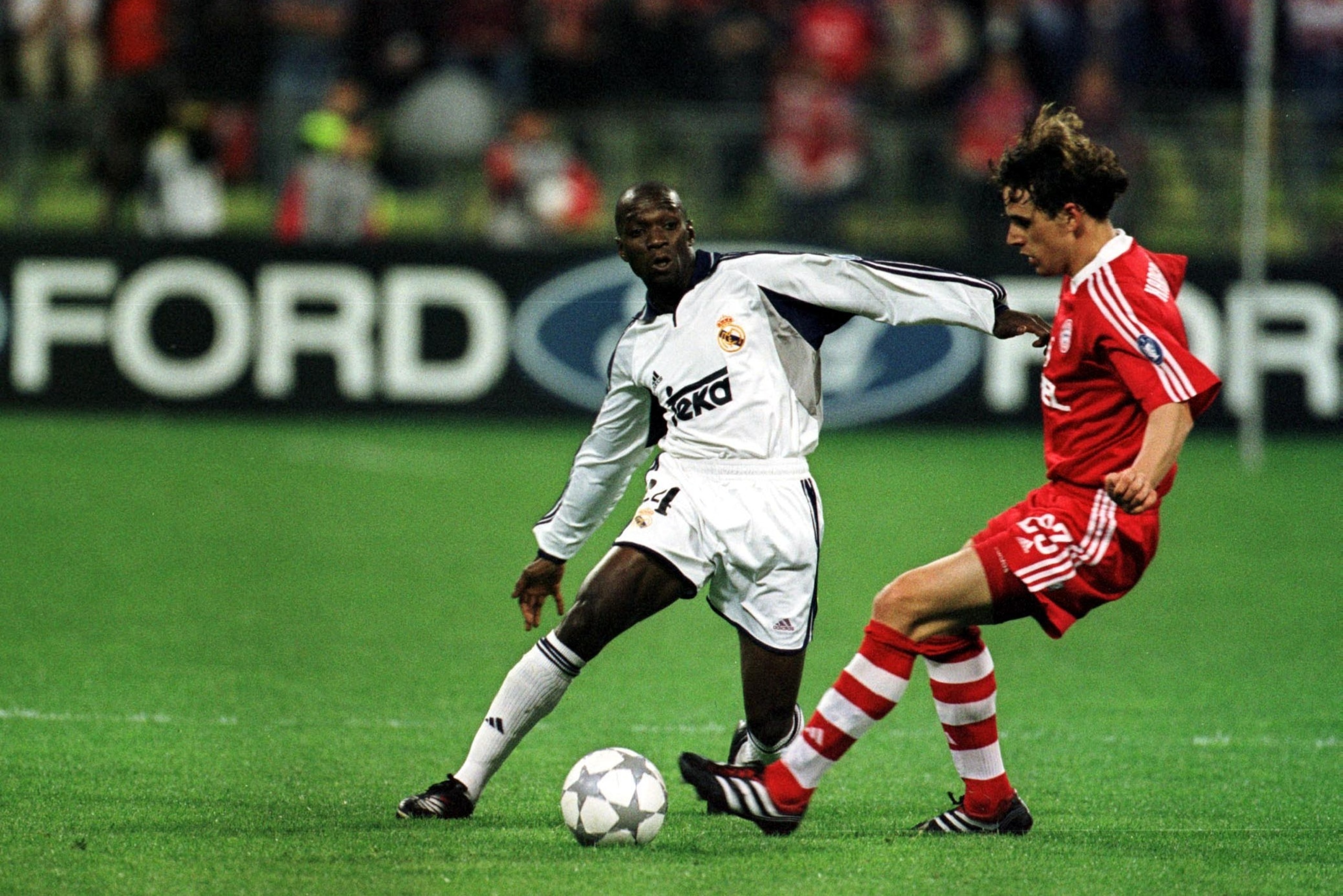 9 May 2001:  Owen Hargreaves of Bayern Munich is challenged by Makelele of Real Madrid during the UEFA Champions League Semi Final second -leg between Bayern Munich and Real Madrid at the Olympic Stadium,  Munich. Mandatory Credit: Mike Hewitt/ALLSPORT