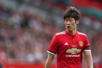 MANCHESTER, ENGLAND - SEPTEMBER 02: Ji-Sung Park of Manchester United Legends during the match between Manchester United Legends and  FC Barcelona Legends at Old Trafford on September 2, 2017 in Manchester, England. (Photo by Robbie Jay Barratt - AMA/Gett