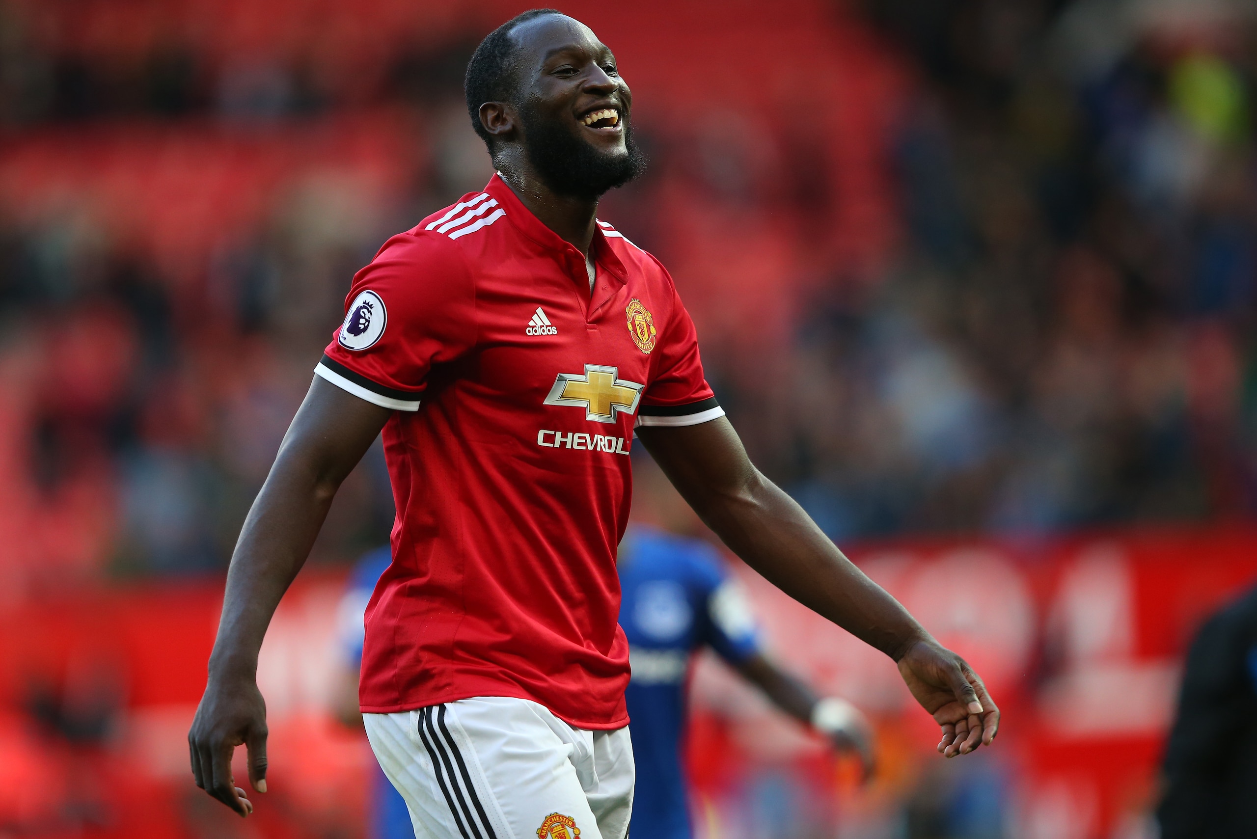 MANCHESTER, ENGLAND - SEPTEMBER 17:  Romelu Lukaku of Manchester United celebrates victory after the Premier League match between Manchester United and Everton at Old Trafford on September 17, 2017 in Manchester, England.  (Photo by Alex Livesey/Getty Ima