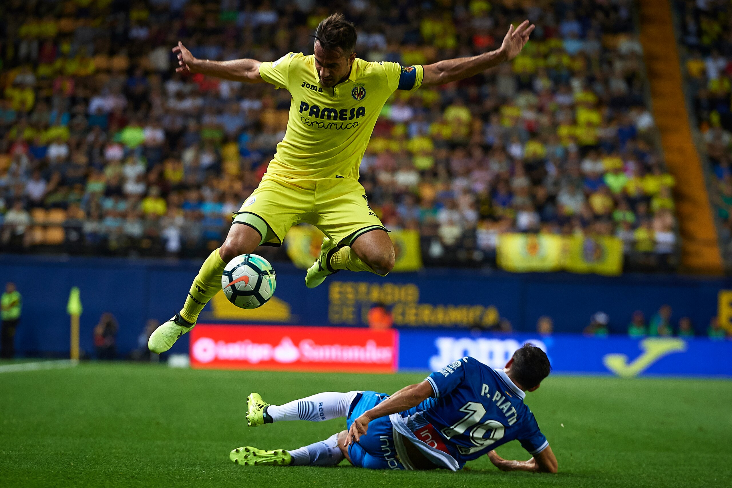 VILLARREAL, SPAIN - SEPTEMBER 21:  Mario Gaspar of Villarreal is tackled by Pablo Piatti of Espanyol during the La Liga match between Villarreal and Espanyol at Estadio De La Ceramica on September 21, 2017 in Villarreal, Spain.  (Photo by Manuel Queimadel