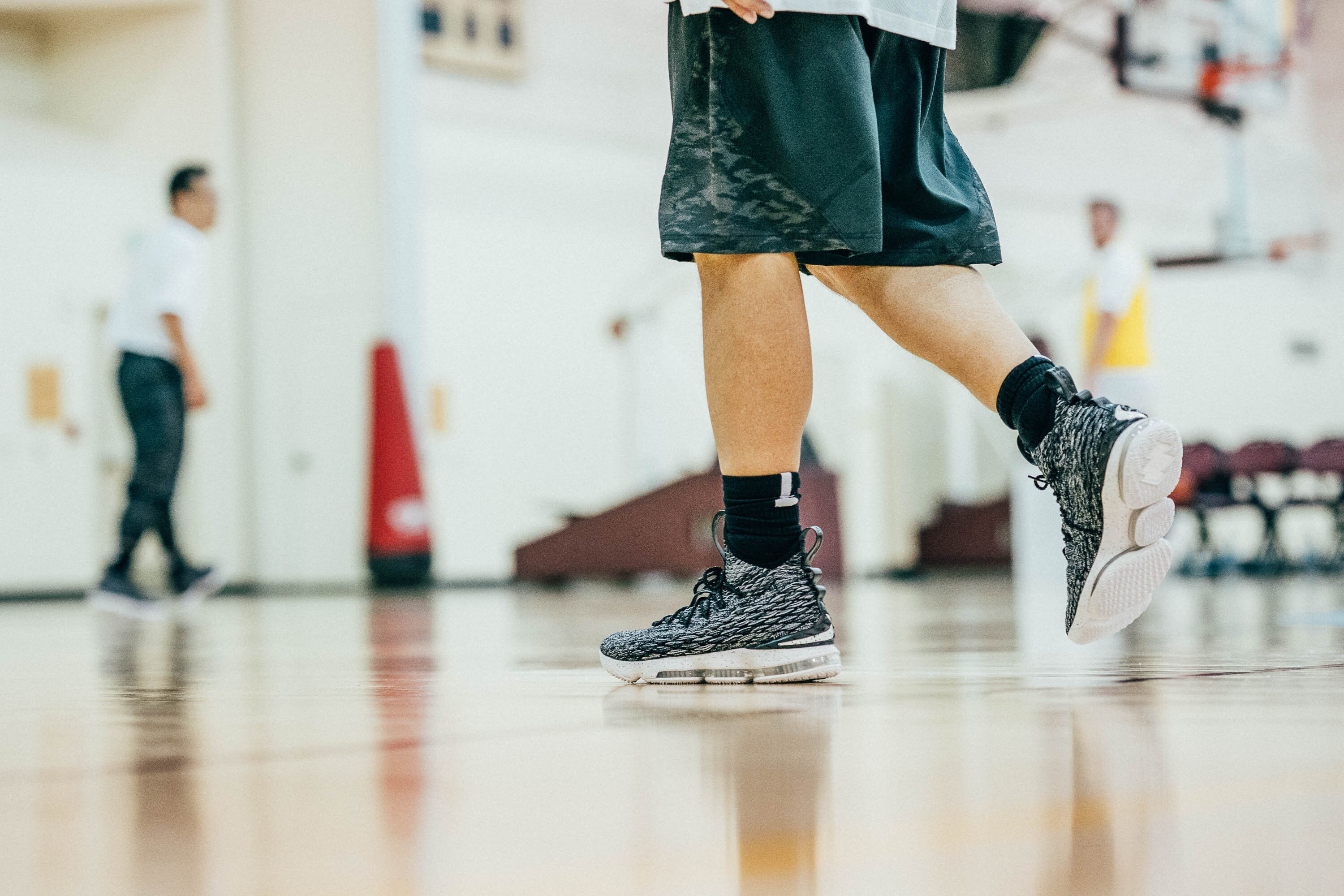 nike lebron 15 on feet