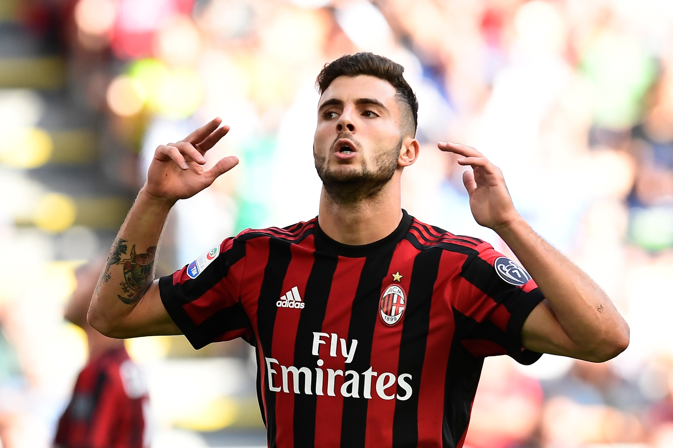 AC Milan's Italian forward Patrick Cutrone gestures after missing a goal during the Italian Serie A football match AC Milan vs Udinese at the San Siro stadium in Milan on September 17, 2017. / AFP PHOTO / MIGUEL MEDINA        (Photo credit should read MIG