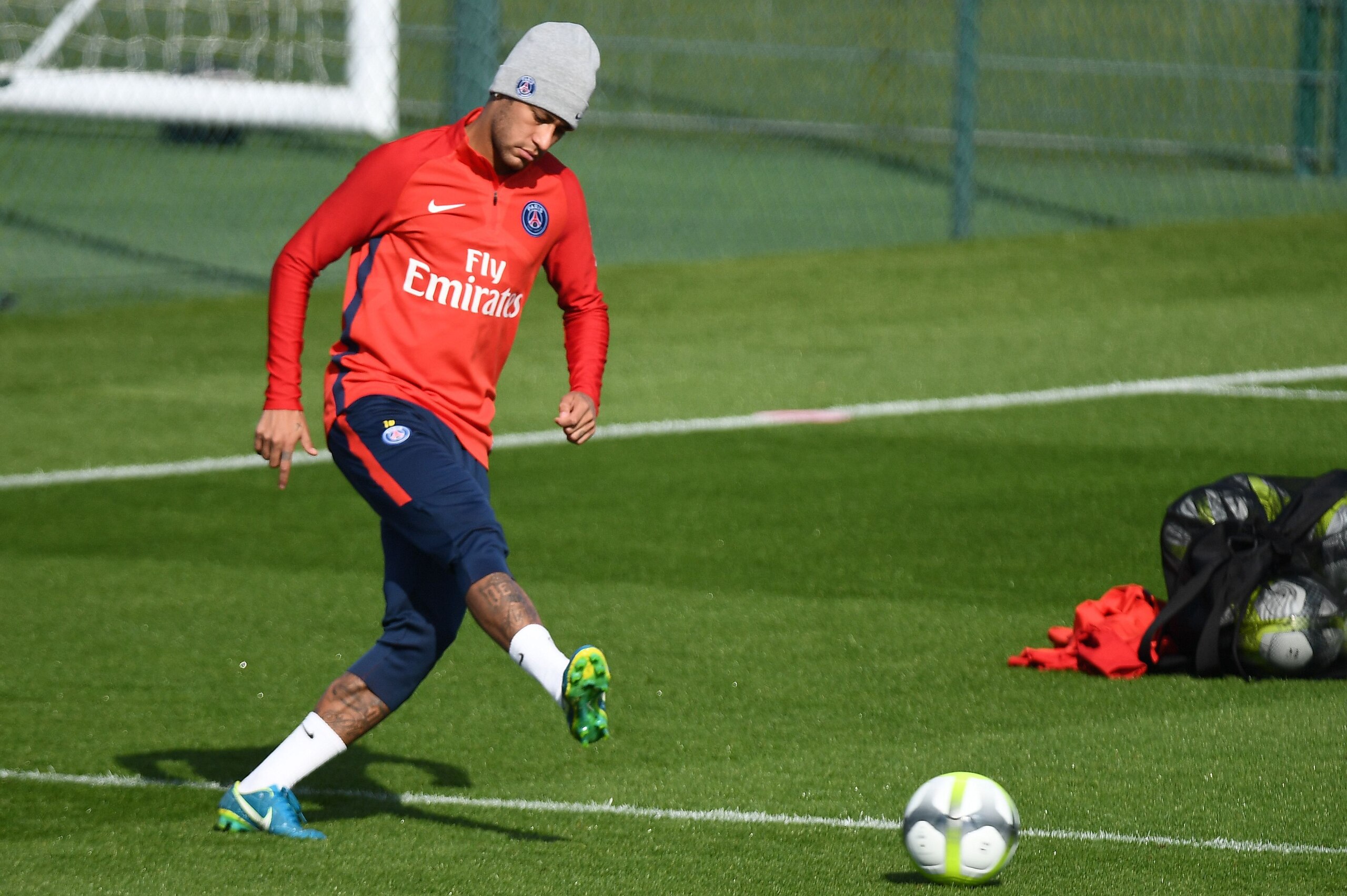 Paris Saint-Germain's Brazilian forward Neymar passes the ball during a training session at the club's training center in Saint-Germain-en-Laye on September 21, 2017. / AFP PHOTO / FRANCK FIFE        (Photo credit should read FRANCK FIFE/AFP/Getty Images)