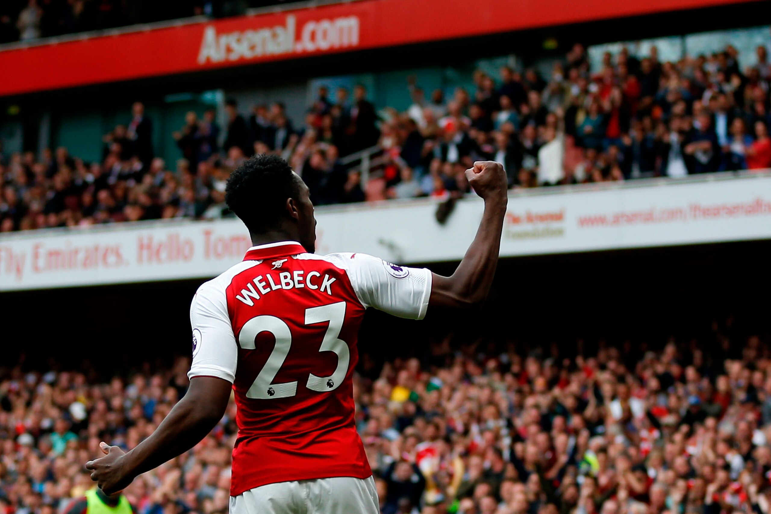 Arsenal's English striker Danny Welbeck celebrates scoring his second and his teams third goal during the English Premier League football match between Arsenal and Bournemouth at the Emirates Stadium in London on September 9, 2017. / AFP PHOTO / Ian KINGT