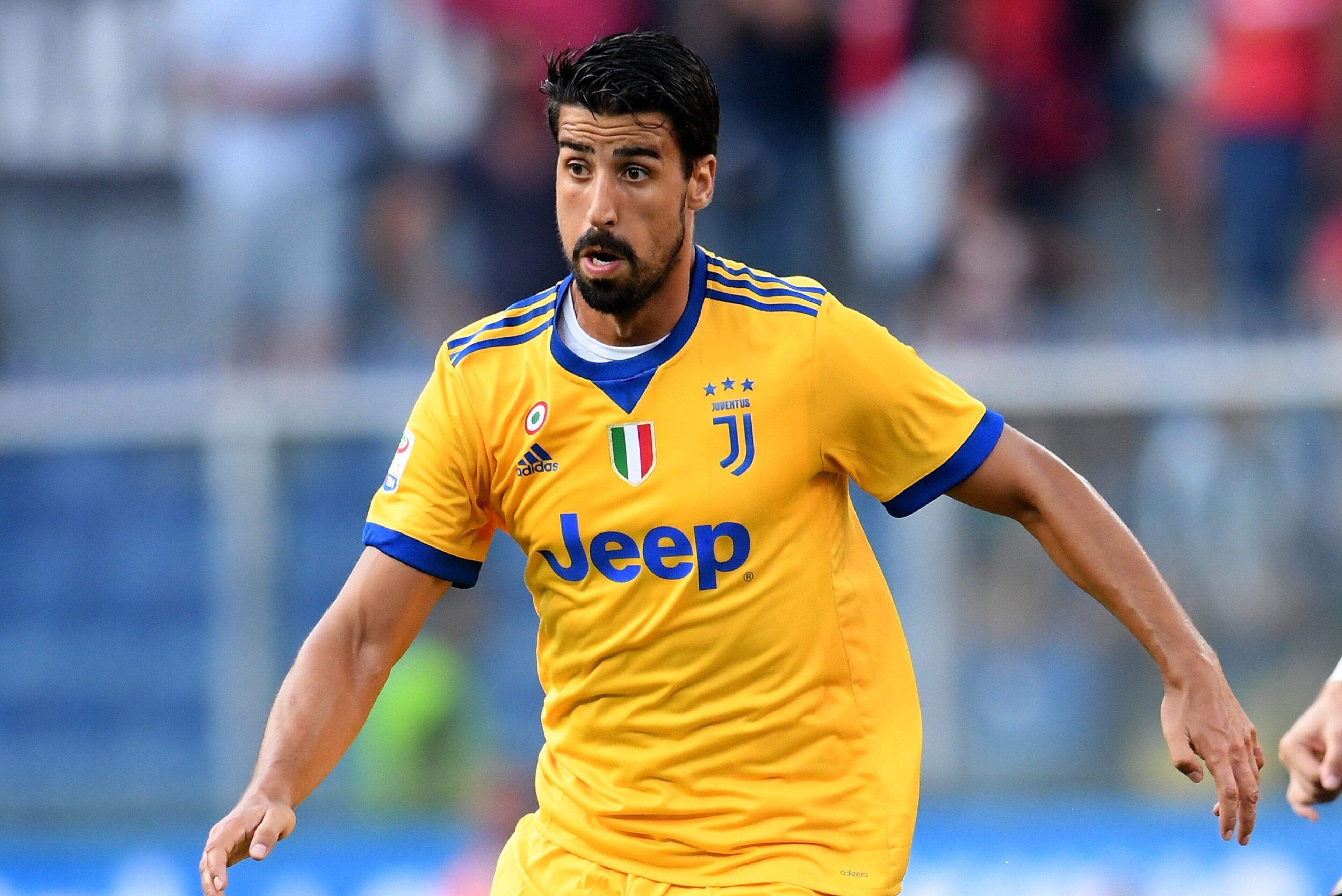GENOA, ITALY - AUGUST 26:  Sami Khedira of Juventus FC in action during the Serie A match between Genoa CFC and Juventus at Stadio Luigi Ferraris on August 26, 2017 in Genoa, Italy.  (Photo by Claudio Villa./Getty Images)